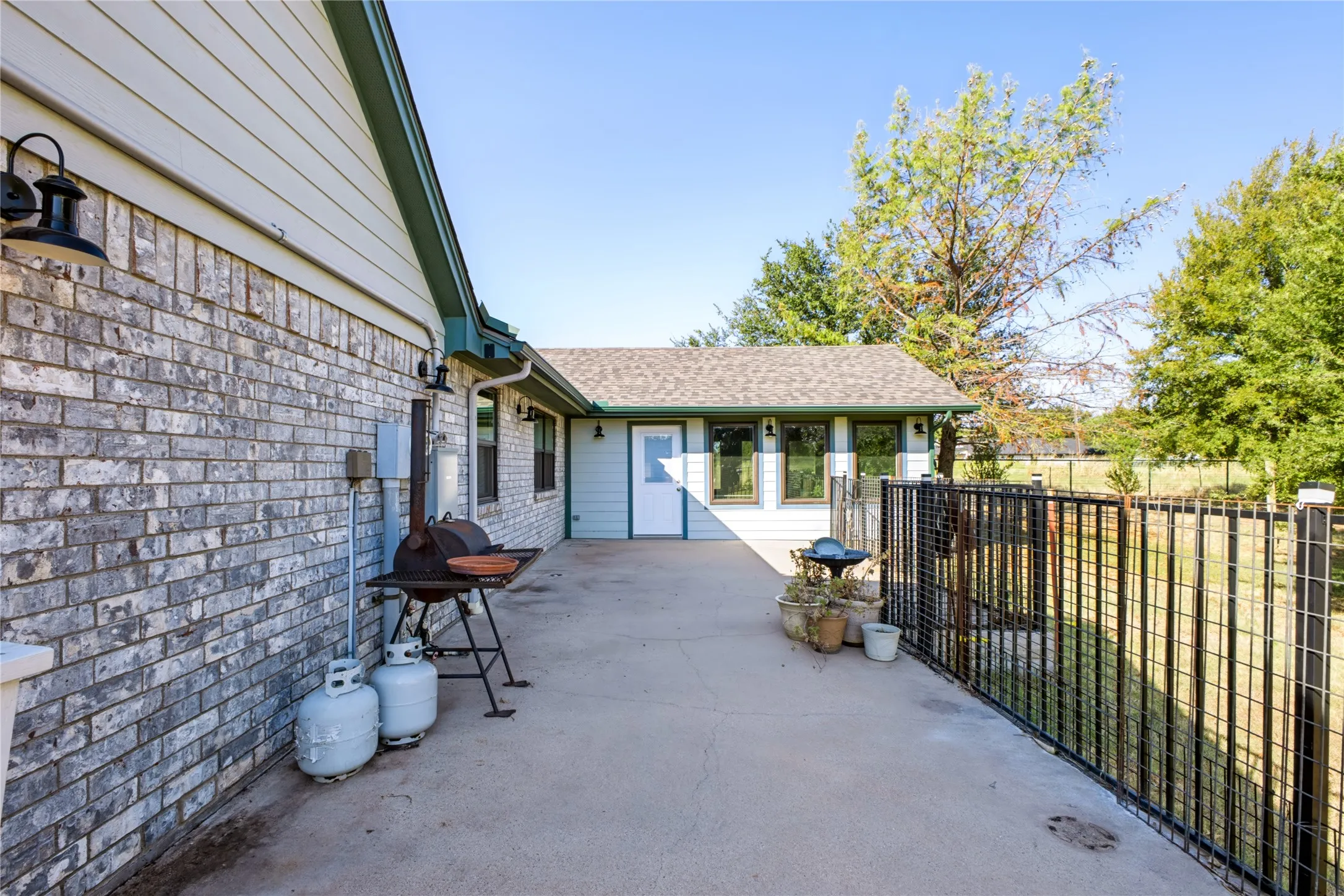 Single Family Residence For Sale in Somervell County , 4247 E Highway 67, Rainbow, Texas 76077, 3 Bedroom, 2 Bathroom, 2 Garage spaces, 2,216 Sqft, built in 1993, mls#21378351, Real Estate Agent in Rainbow, Homes For Sale in Somervell county, Homes For Sale in Rainbow, Realtor in Rainbow Texas, Real Estate Brokerage Independent Realty Texas, Luminita Cordes Realtor