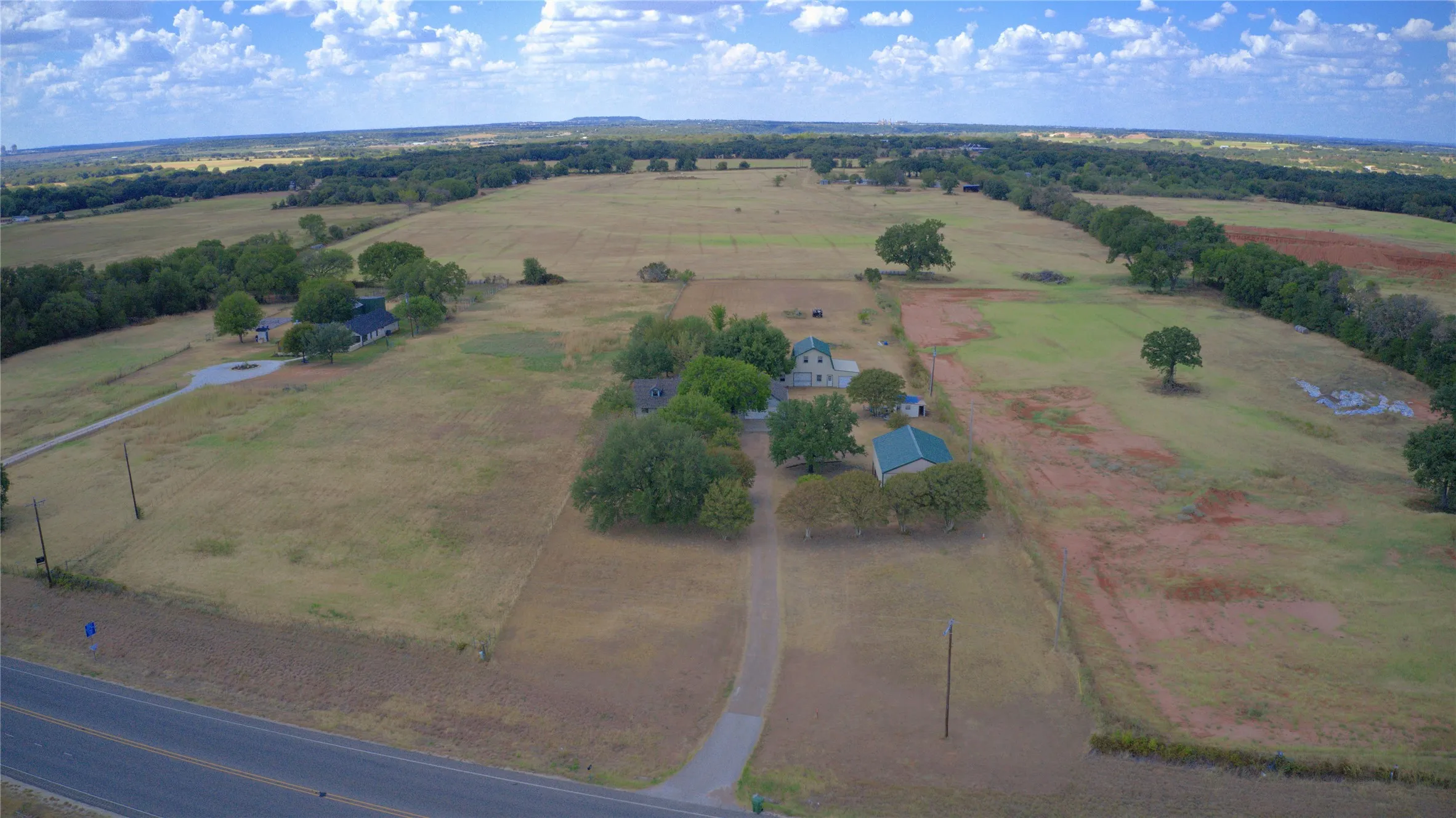 Single Family Residence For Sale in Somervell County , 4247 E Highway 67, Rainbow, Texas 76077, 3 Bedroom, 2 Bathroom, 2 Garage spaces, 2,216 Sqft, built in 1993, mls#21378351, Real Estate Agent in Rainbow, Homes For Sale in Somervell county, Homes For Sale in Rainbow, Realtor in Rainbow Texas, Real Estate Brokerage Independent Realty Texas, Luminita Cordes Realtor
