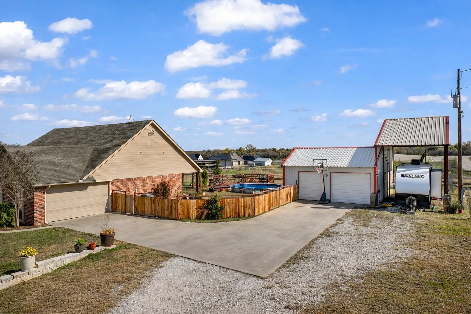 Single Family Residence For Sale in Wise County , 737 County Road 4699, Boyd, Texas 76023, 3 Bedroom, 2 Bathroom, 4 Garage spaces, 2,672 Sqft, built in 2002, mls#21382733, Real Estate Agent in Boyd, Homes For Sale in Wise county, Homes For Sale in Boyd, Realtor in Boyd Texas, Real Estate Brokerage Independent Realty Texas, Luminita Cordes Realtor
