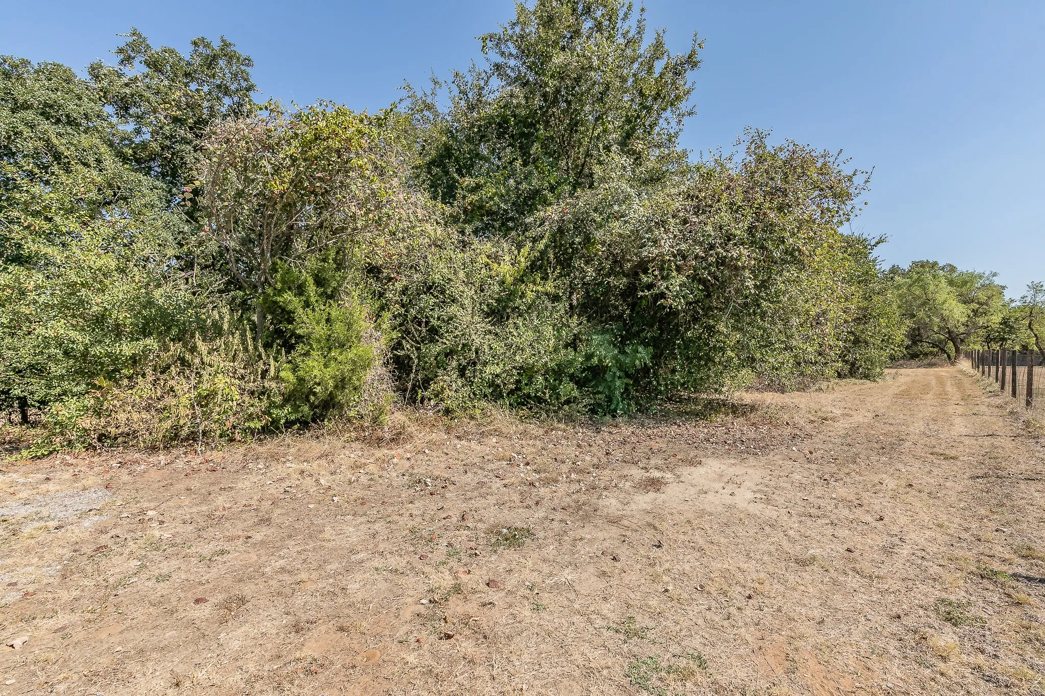 Mobile Home For Sale in Johnson County , 822 Quail Run, Cleburne, Texas 76031, 3 Bedroom, 2 Bathroom, Garage spaces, 1,344 Sqft, built in 1982, mls#21382554, Real Estate Agent in Cleburne, Homes For Sale in Johnson county, Homes For Sale in Cleburne, Realtor in Cleburne Texas, Real Estate Brokerage Independent Realty Texas, Luminita Cordes Realtor