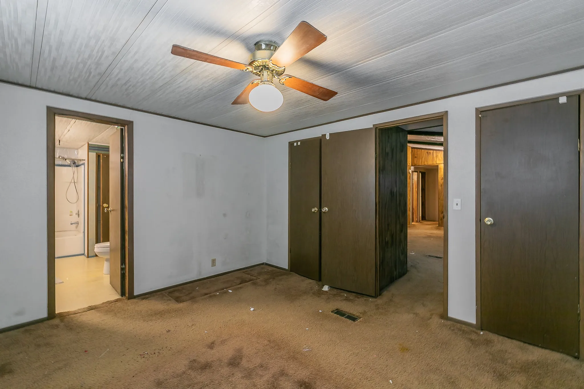 Mobile Home For Sale in Johnson County , 822 Quail Run, Cleburne, Texas 76031, 3 Bedroom, 2 Bathroom, Garage spaces, 1,344 Sqft, built in 1982, mls#21382554, Real Estate Agent in Cleburne, Homes For Sale in Johnson county, Homes For Sale in Cleburne, Realtor in Cleburne Texas, Real Estate Brokerage Independent Realty Texas, Luminita Cordes Realtor