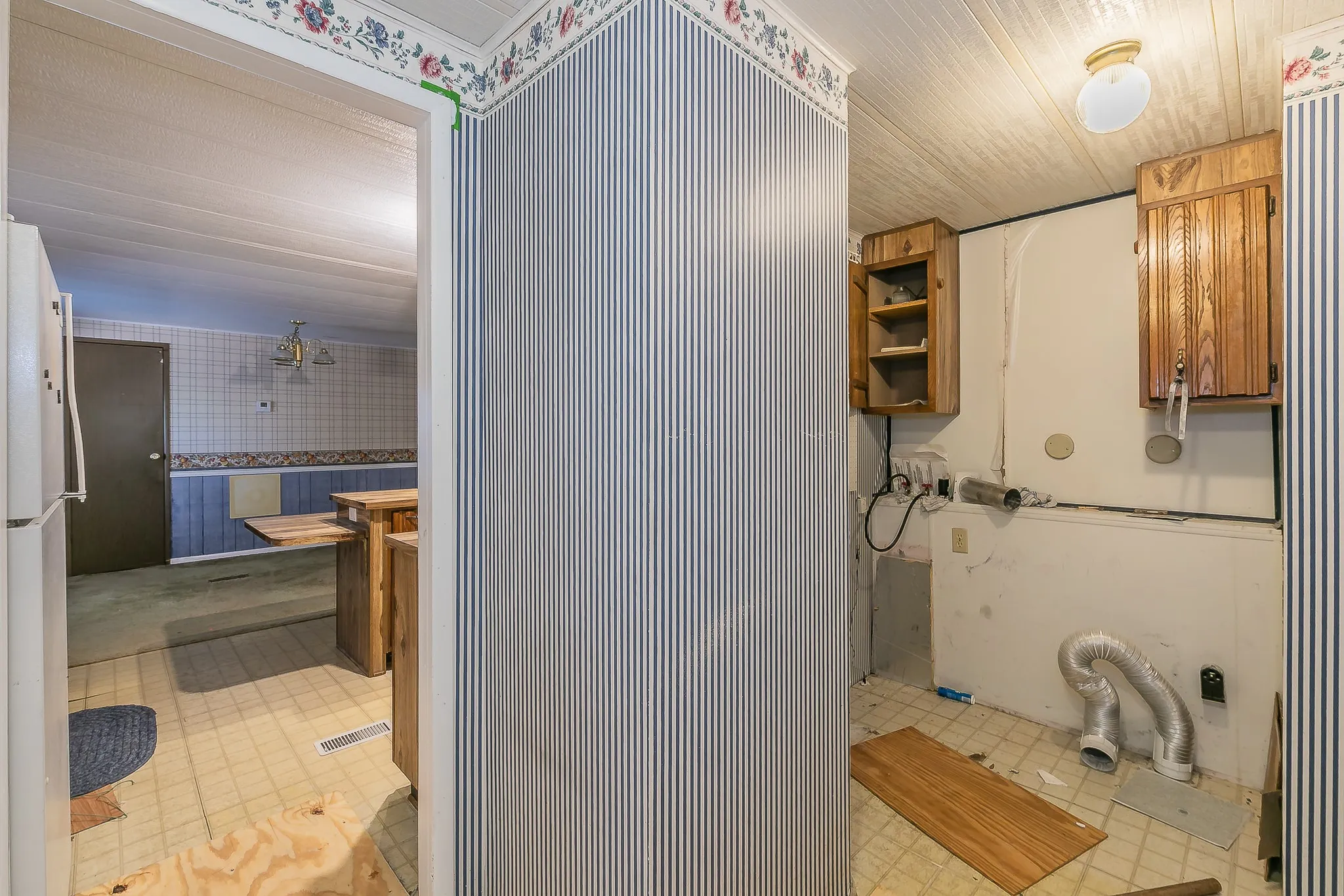 Mobile Home For Sale in Johnson County , 822 Quail Run, Cleburne, Texas 76031, 3 Bedroom, 2 Bathroom, Garage spaces, 1,344 Sqft, built in 1982, mls#21382554, Real Estate Agent in Cleburne, Homes For Sale in Johnson county, Homes For Sale in Cleburne, Realtor in Cleburne Texas, Real Estate Brokerage Independent Realty Texas, Luminita Cordes Realtor