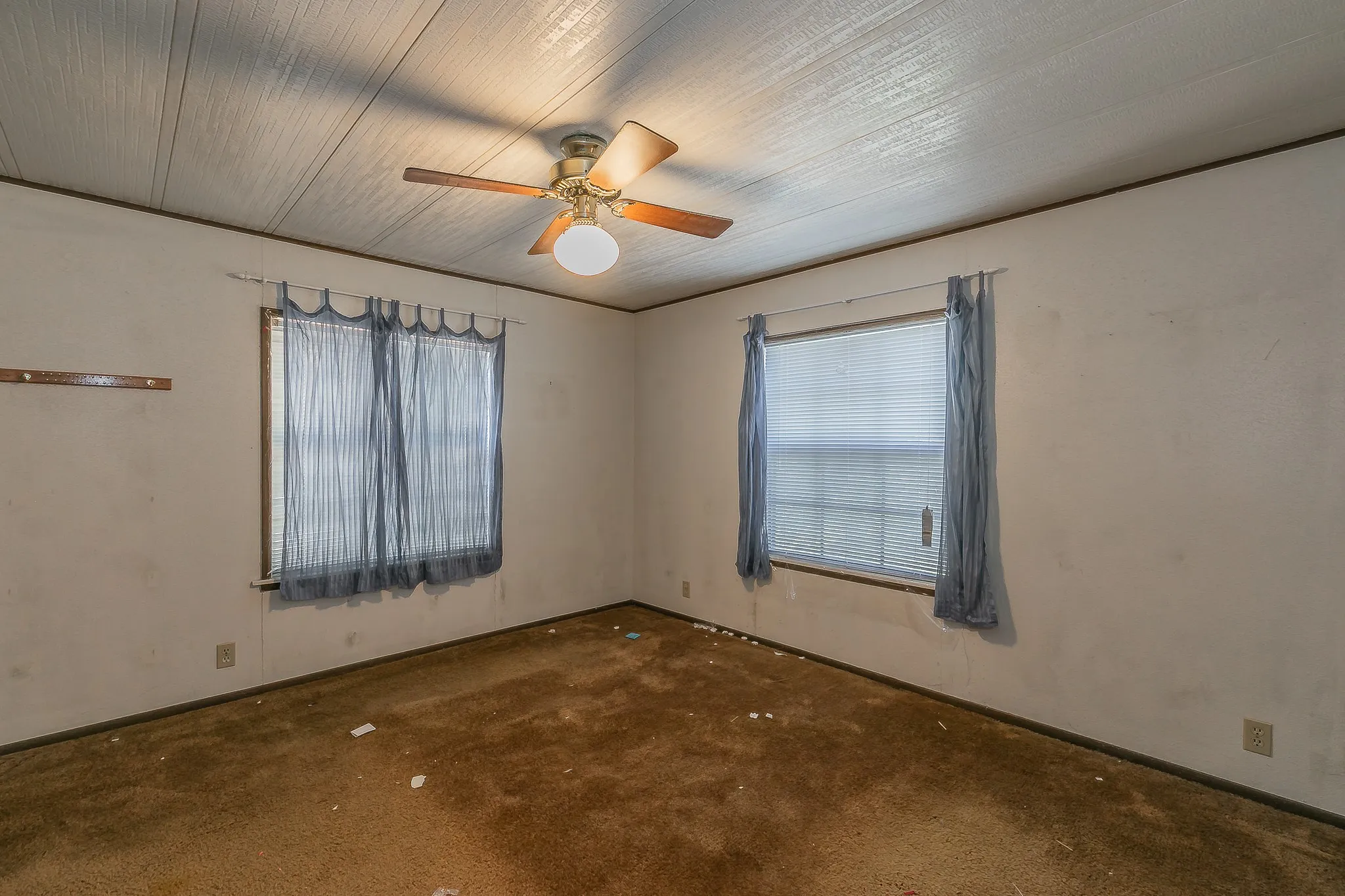 Mobile Home For Sale in Johnson County , 822 Quail Run, Cleburne, Texas 76031, 3 Bedroom, 2 Bathroom, Garage spaces, 1,344 Sqft, built in 1982, mls#21382554, Real Estate Agent in Cleburne, Homes For Sale in Johnson county, Homes For Sale in Cleburne, Realtor in Cleburne Texas, Real Estate Brokerage Independent Realty Texas, Luminita Cordes Realtor