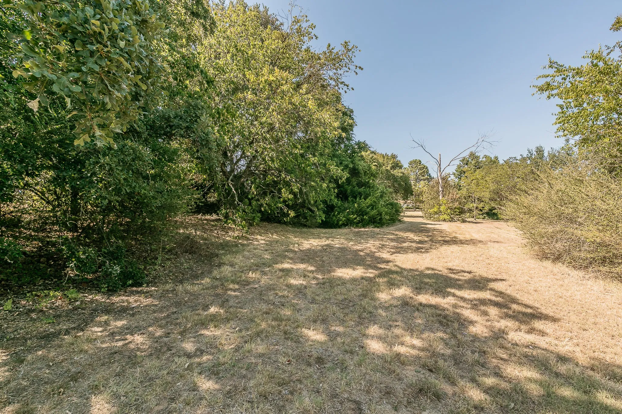 Mobile Home For Sale in Johnson County , 822 Quail Run, Cleburne, Texas 76031, 3 Bedroom, 2 Bathroom, Garage spaces, 1,344 Sqft, built in 1982, mls#21382554, Real Estate Agent in Cleburne, Homes For Sale in Johnson county, Homes For Sale in Cleburne, Realtor in Cleburne Texas, Real Estate Brokerage Independent Realty Texas, Luminita Cordes Realtor