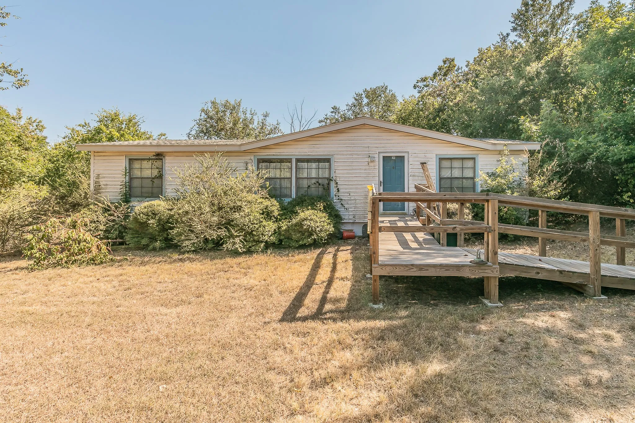 Mobile Home For Sale in Johnson County , 822 Quail Run, Cleburne, Texas 76031, 3 Bedroom, 2 Bathroom, Garage spaces, 1,344 Sqft, built in 1982, mls#21382554, Real Estate Agent in Cleburne, Homes For Sale in Johnson county, Homes For Sale in Cleburne, Realtor in Cleburne Texas, Real Estate Brokerage Independent Realty Texas, Luminita Cordes Realtor