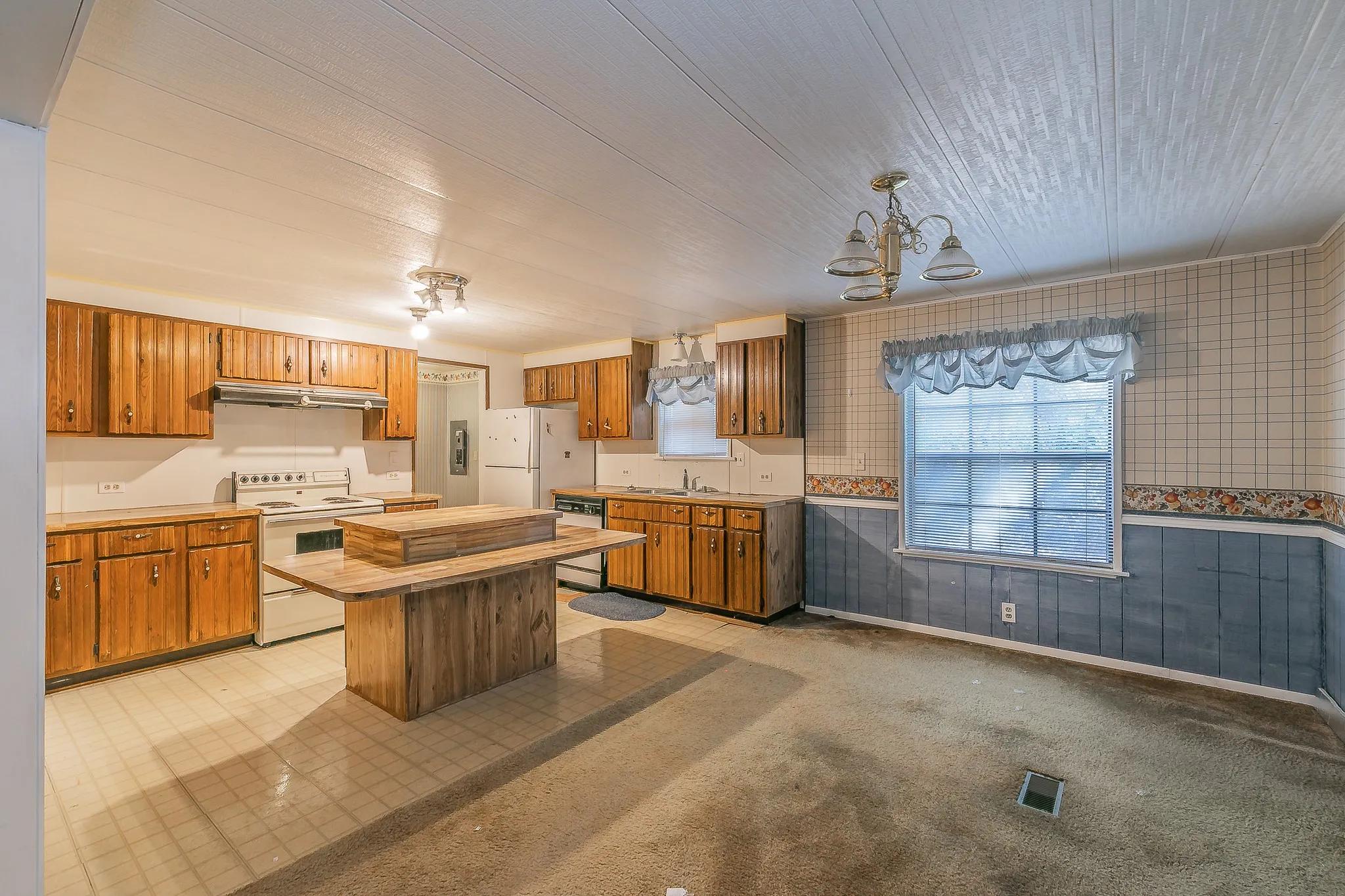 Mobile Home For Sale in Johnson County , 822 Quail Run, Cleburne, Texas 76031, 3 Bedroom, 2 Bathroom, Garage spaces, 1,344 Sqft, built in 1982, mls#21382554, Real Estate Agent in Cleburne, Homes For Sale in Johnson county, Homes For Sale in Cleburne, Realtor in Cleburne Texas, Real Estate Brokerage Independent Realty Texas, Luminita Cordes Realtor
