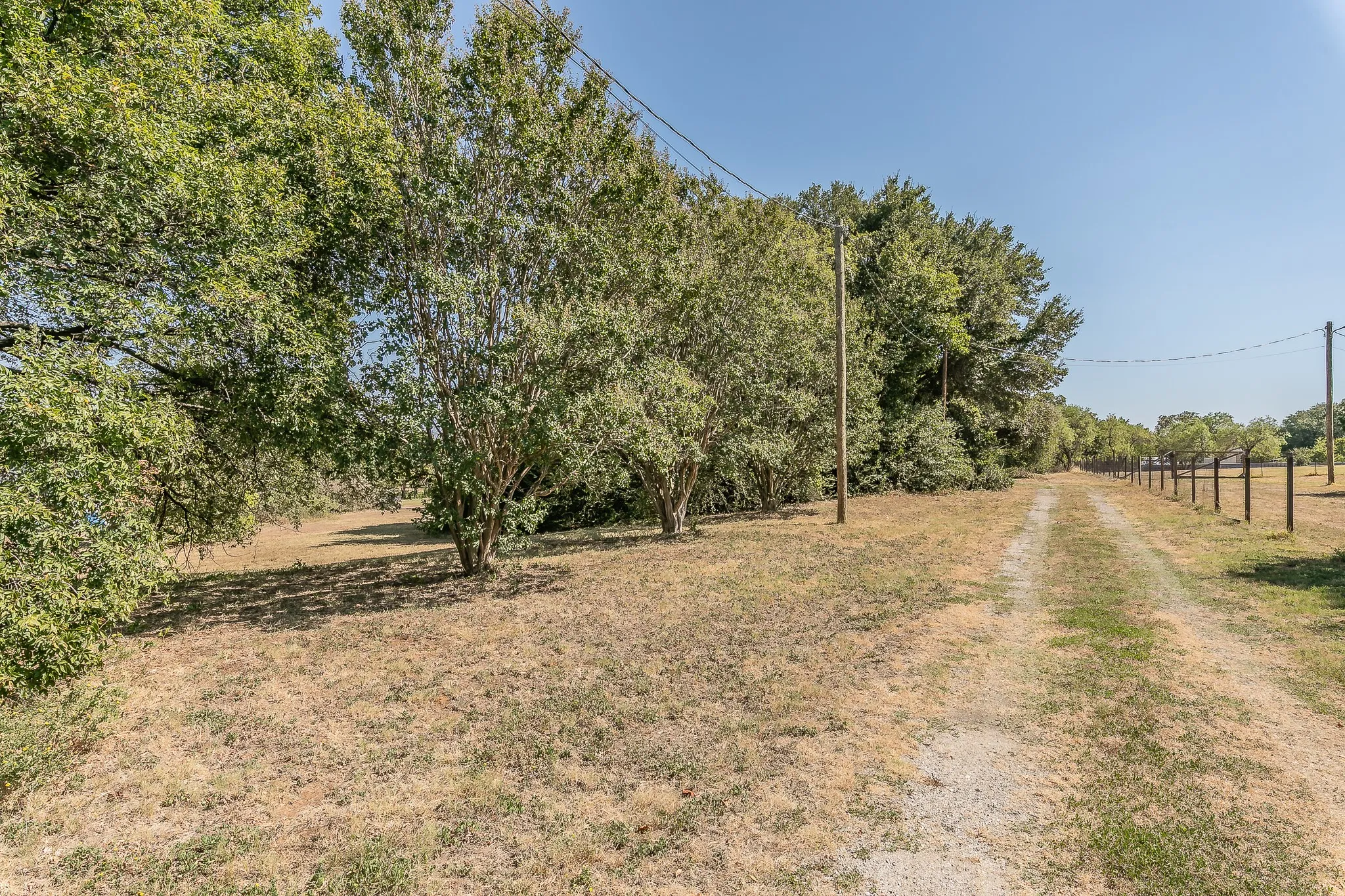 Mobile Home For Sale in Johnson County , 822 Quail Run, Cleburne, Texas 76031, 3 Bedroom, 2 Bathroom, Garage spaces, 1,344 Sqft, built in 1982, mls#21382554, Real Estate Agent in Cleburne, Homes For Sale in Johnson county, Homes For Sale in Cleburne, Realtor in Cleburne Texas, Real Estate Brokerage Independent Realty Texas, Luminita Cordes Realtor