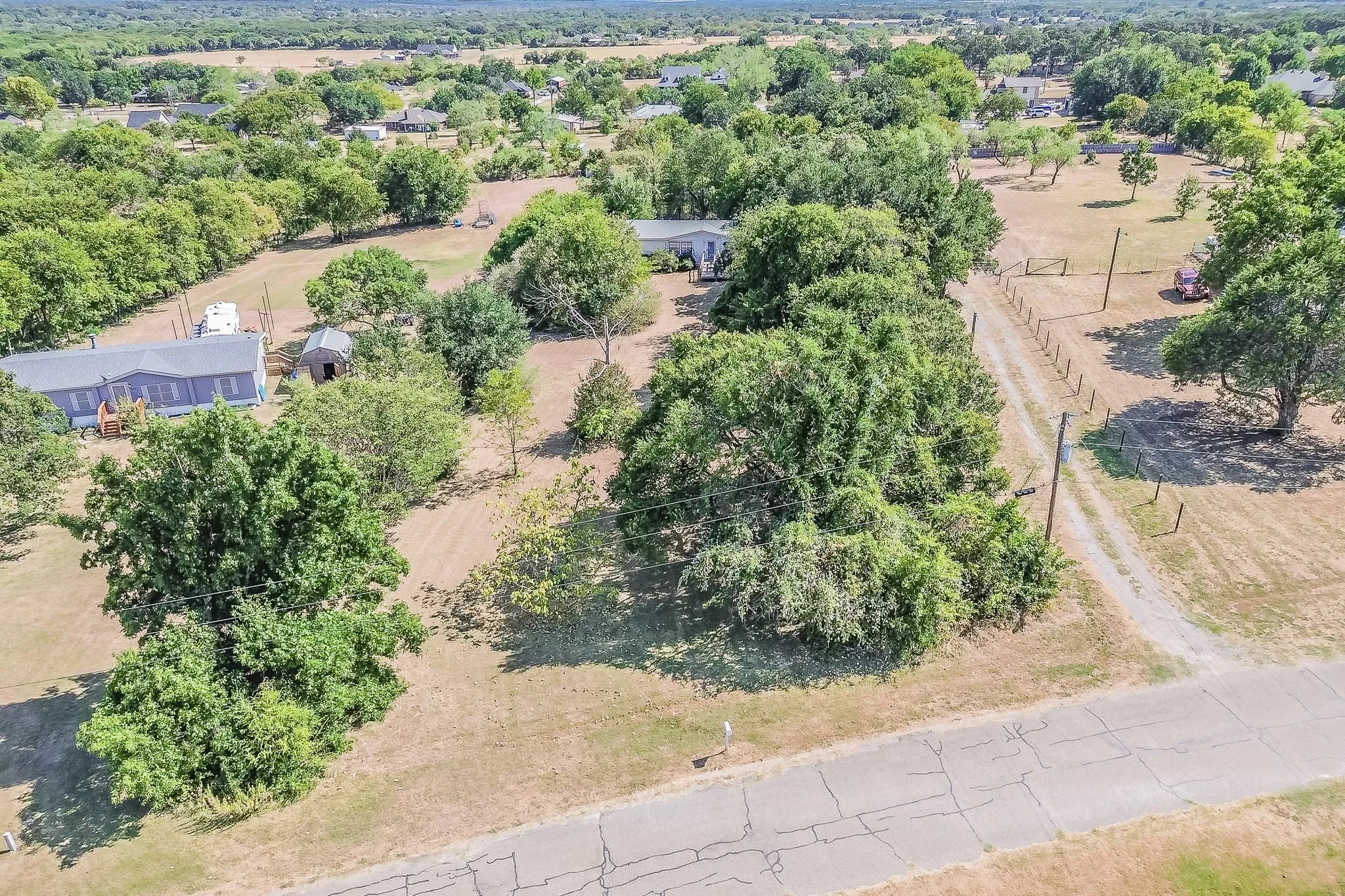 Mobile Home For Sale in Johnson County , 822 Quail Run, Cleburne, Texas 76031, 3 Bedroom, 2 Bathroom, Garage spaces, 1,344 Sqft, built in 1982, mls#21382554, Real Estate Agent in Cleburne, Homes For Sale in Johnson county, Homes For Sale in Cleburne, Realtor in Cleburne Texas, Real Estate Brokerage Independent Realty Texas, Luminita Cordes Realtor