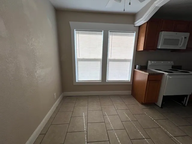 Apartment For Rent in Taylor County , 1118 Amarillo Street 1/2, Abilene, Texas 79602, 2 Bedroom, 1 Bathroom, Garage spaces, 768 Sqft, built in 1945, mls#21382816, Real Estate Agent in Abilene, Homes For Rent in Taylor county, Homes For Rent in Abilene, Realtor in Abilene Texas, Real Estate Brokerage Independent Realty Texas, Luminita Cordes Realtor
