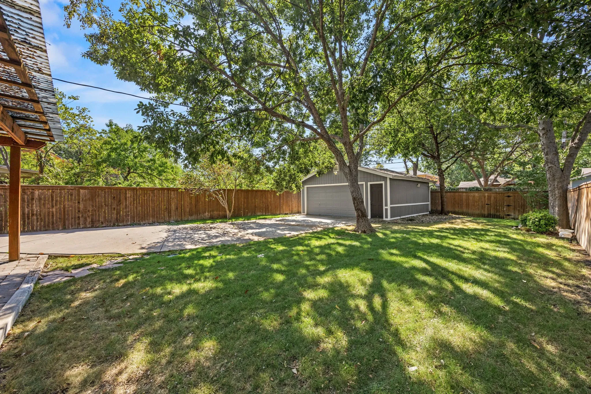 Single Family Residence For Sale in Dallas County , 5326 Vickery Boulevard, Dallas, Texas 75206, 3 Bedroom, 3 Bathroom, 2 Garage spaces, 2,340 Sqft, built in 1920, mls#21382818, Real Estate Agent in Dallas, Homes For Sale in Dallas county, Homes For Sale in Dallas, Realtor in Dallas Texas, Real Estate Brokerage Independent Realty Texas, Luminita Cordes Realtor