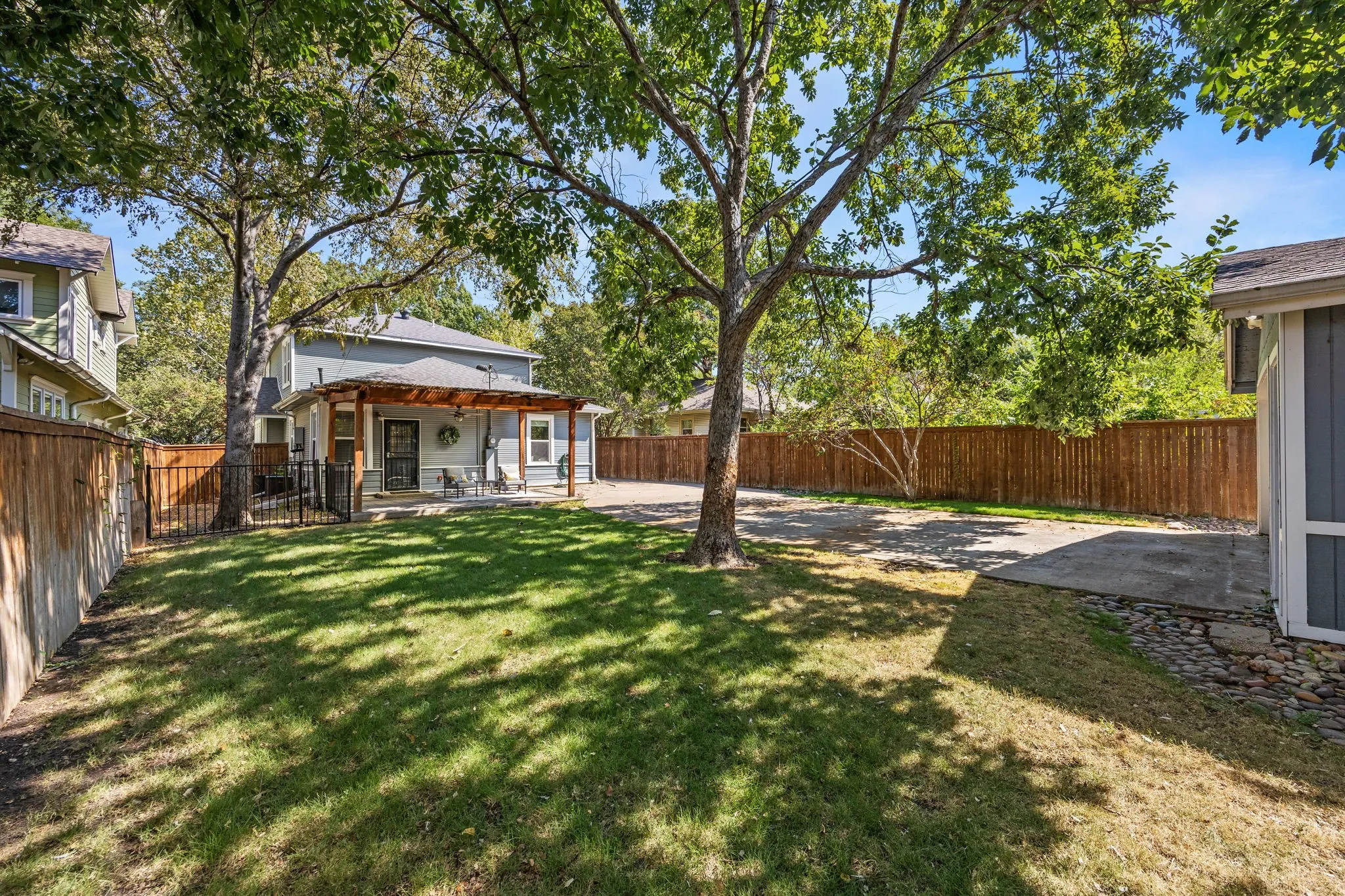 Single Family Residence For Sale in Dallas County , 5326 Vickery Boulevard, Dallas, Texas 75206, 3 Bedroom, 3 Bathroom, 2 Garage spaces, 2,340 Sqft, built in 1920, mls#21382818, Real Estate Agent in Dallas, Homes For Sale in Dallas county, Homes For Sale in Dallas, Realtor in Dallas Texas, Real Estate Brokerage Independent Realty Texas, Luminita Cordes Realtor