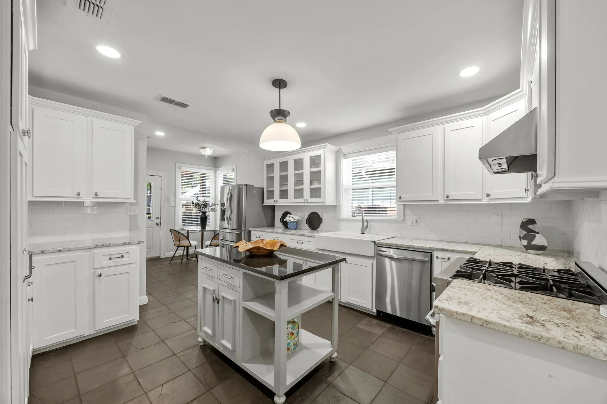 Single Family Residence For Sale in Dallas County , 5326 Vickery Boulevard, Dallas, Texas 75206, 3 Bedroom, 3 Bathroom, 2 Garage spaces, 2,340 Sqft, built in 1920, mls#21382818, Real Estate Agent in Dallas, Homes For Sale in Dallas county, Homes For Sale in Dallas, Realtor in Dallas Texas, Real Estate Brokerage Independent Realty Texas, Luminita Cordes Realtor