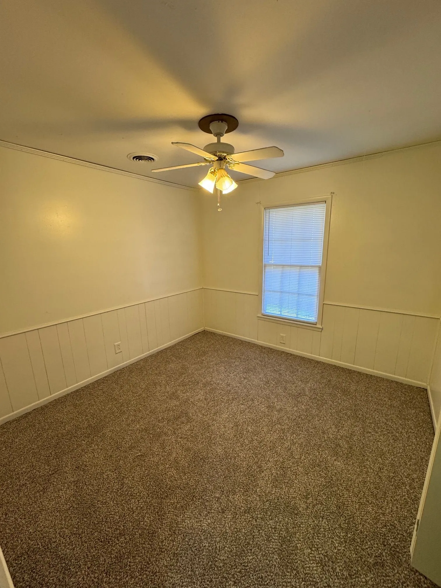 Single Family Residence For Rent in Taylor County , 2633 Minter Lane, Abilene, Texas 79603, 4 Bedroom, 2 Bathroom, Garage spaces, 1,286 Sqft, built in 1961, mls#21382825, Real Estate Agent in Abilene, Homes For Rent in Taylor county, Homes For Rent in Abilene, Realtor in Abilene Texas, Real Estate Brokerage Independent Realty Texas, Luminita Cordes Realtor