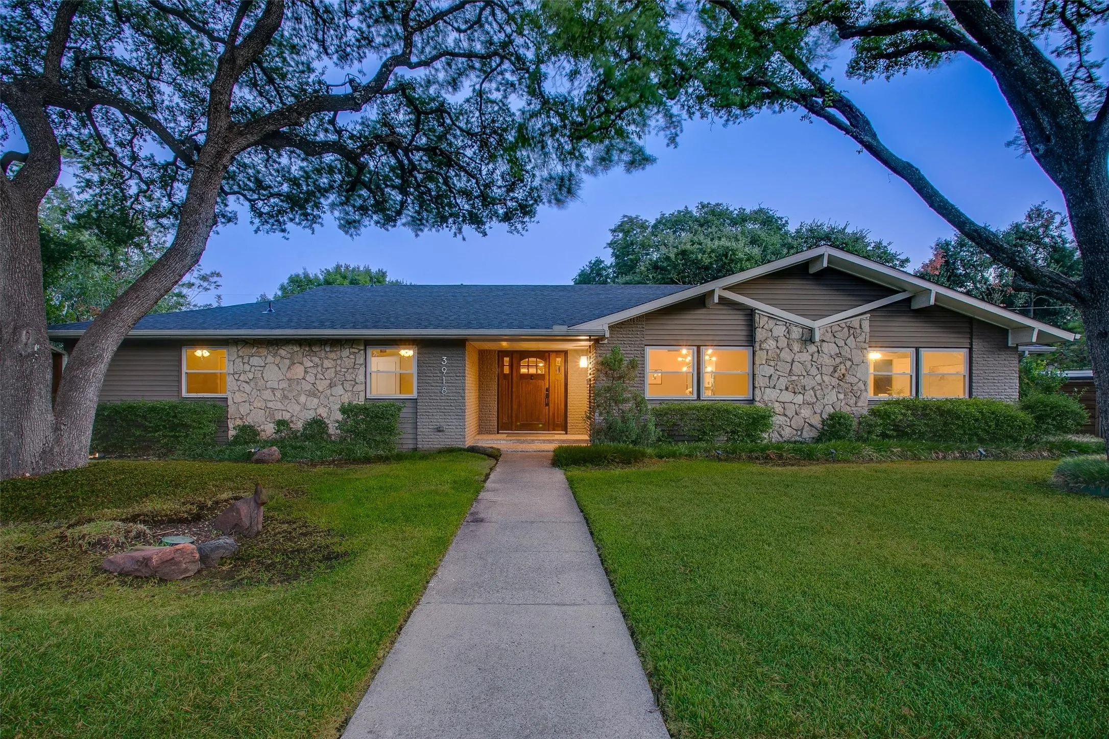 Classic 1961 Mid-Century Modern architecture from the Flair Series by Fox & Jacobs.
