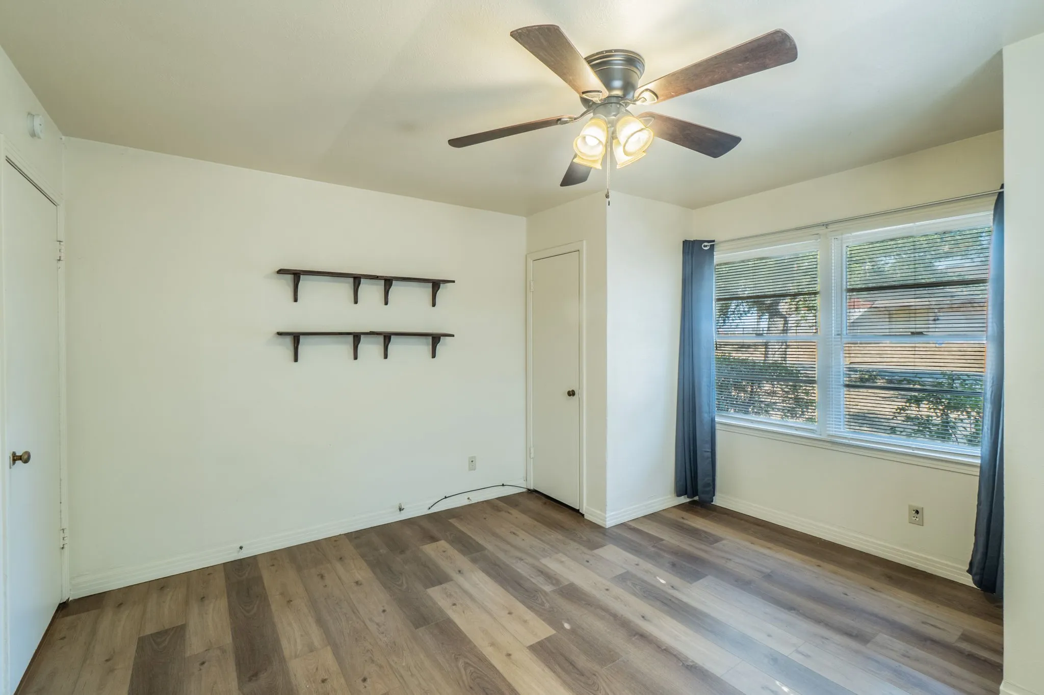 Single Family Residence For Sale in Tarrant County , 4412 Pierce Avenue, Fort Worth, Texas 76119, 3 Bedroom, 1 Bathroom, Garage spaces, 1,004 Sqft, built in 1953, mls#21373145, Real Estate Agent in Fort Worth, Homes For Sale in Tarrant county, Homes For Sale in Fort Worth, Realtor in Fort Worth Texas, Real Estate Brokerage Independent Realty Texas, Luminita Cordes Realtor