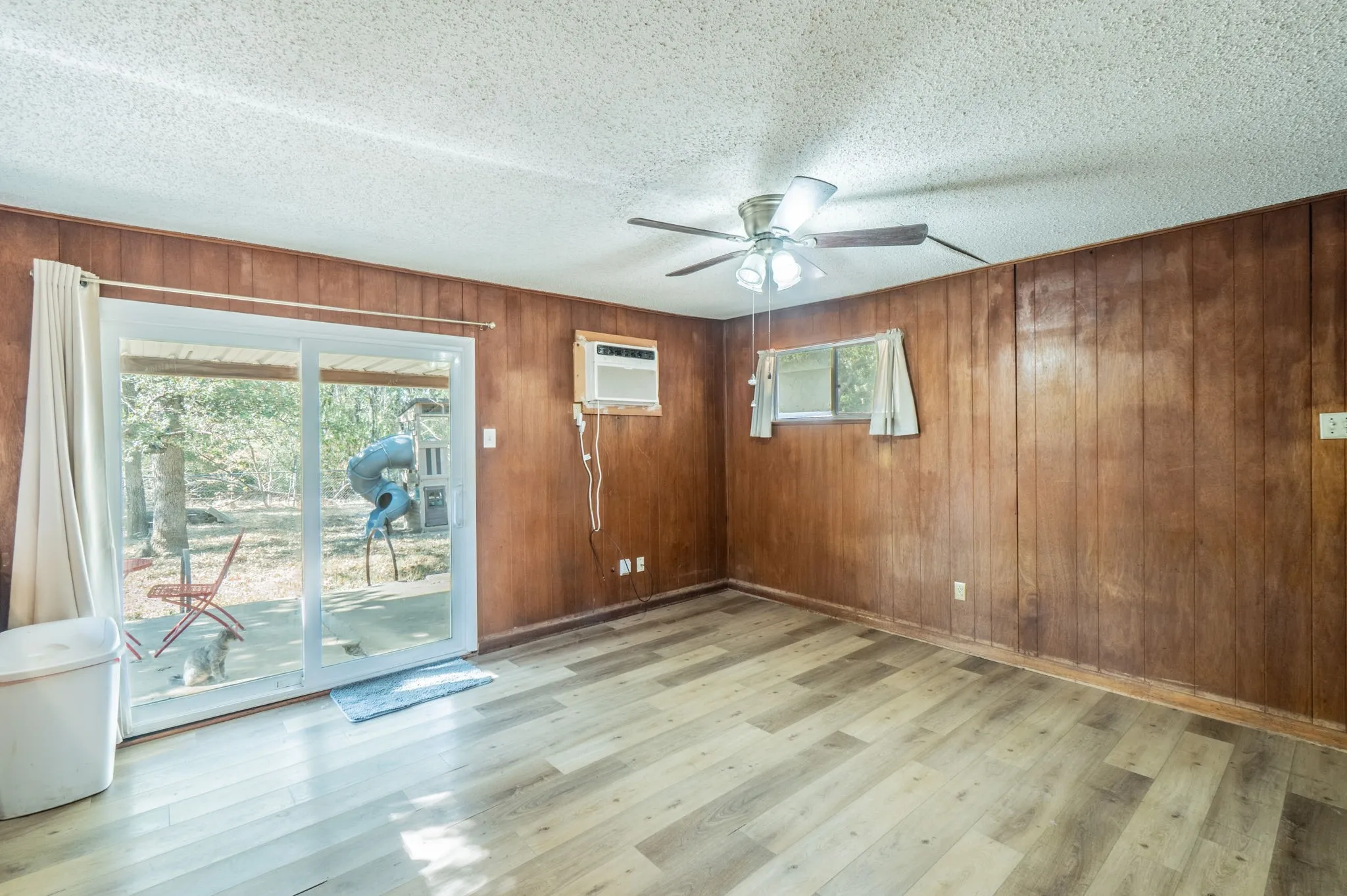 Single Family Residence For Sale in Tarrant County , 4412 Pierce Avenue, Fort Worth, Texas 76119, 3 Bedroom, 1 Bathroom, Garage spaces, 1,004 Sqft, built in 1953, mls#21373145, Real Estate Agent in Fort Worth, Homes For Sale in Tarrant county, Homes For Sale in Fort Worth, Realtor in Fort Worth Texas, Real Estate Brokerage Independent Realty Texas, Luminita Cordes Realtor