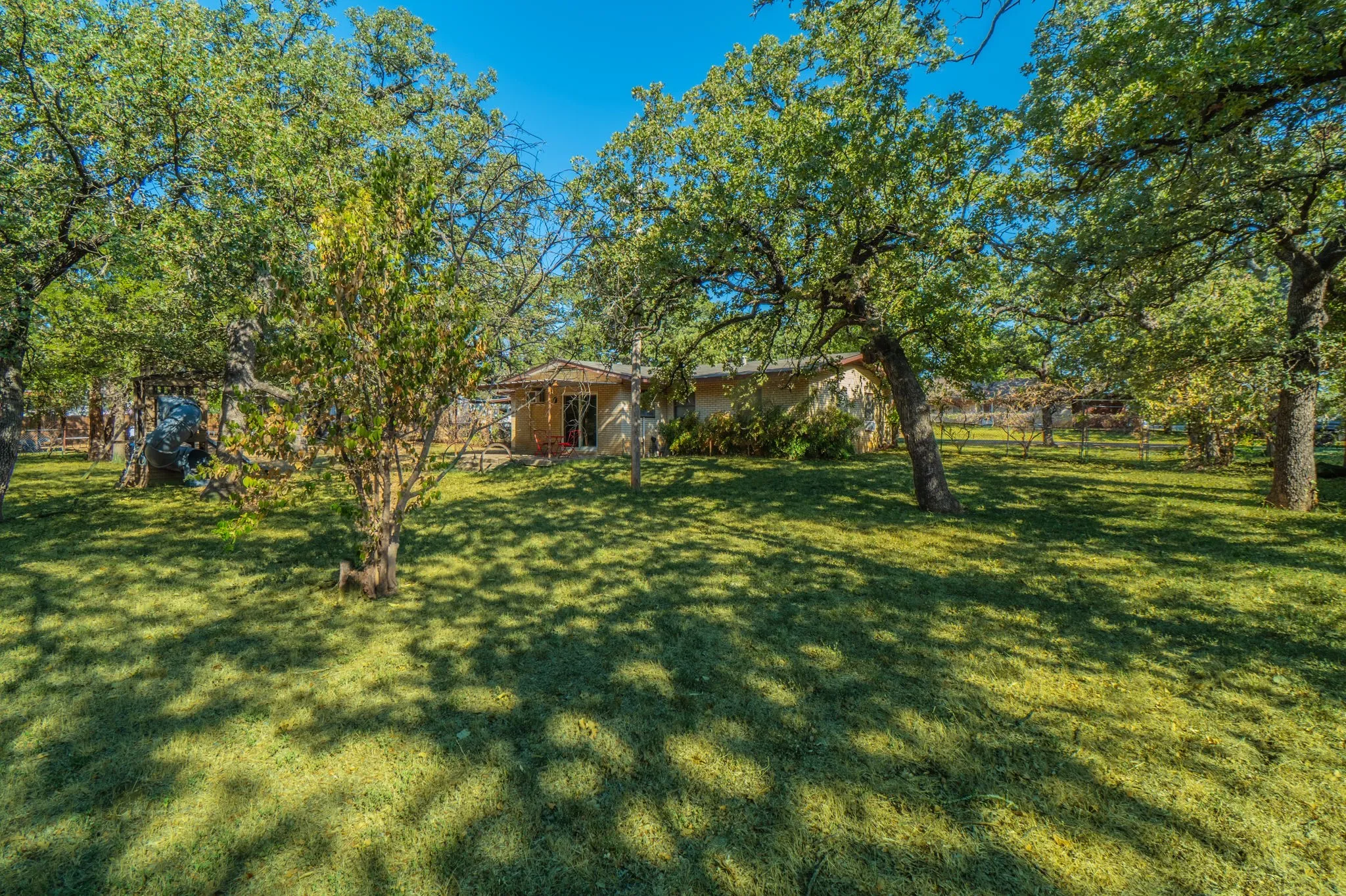 Single Family Residence For Sale in Tarrant County , 4412 Pierce Avenue, Fort Worth, Texas 76119, 3 Bedroom, 1 Bathroom, Garage spaces, 1,004 Sqft, built in 1953, mls#21373145, Real Estate Agent in Fort Worth, Homes For Sale in Tarrant county, Homes For Sale in Fort Worth, Realtor in Fort Worth Texas, Real Estate Brokerage Independent Realty Texas, Luminita Cordes Realtor