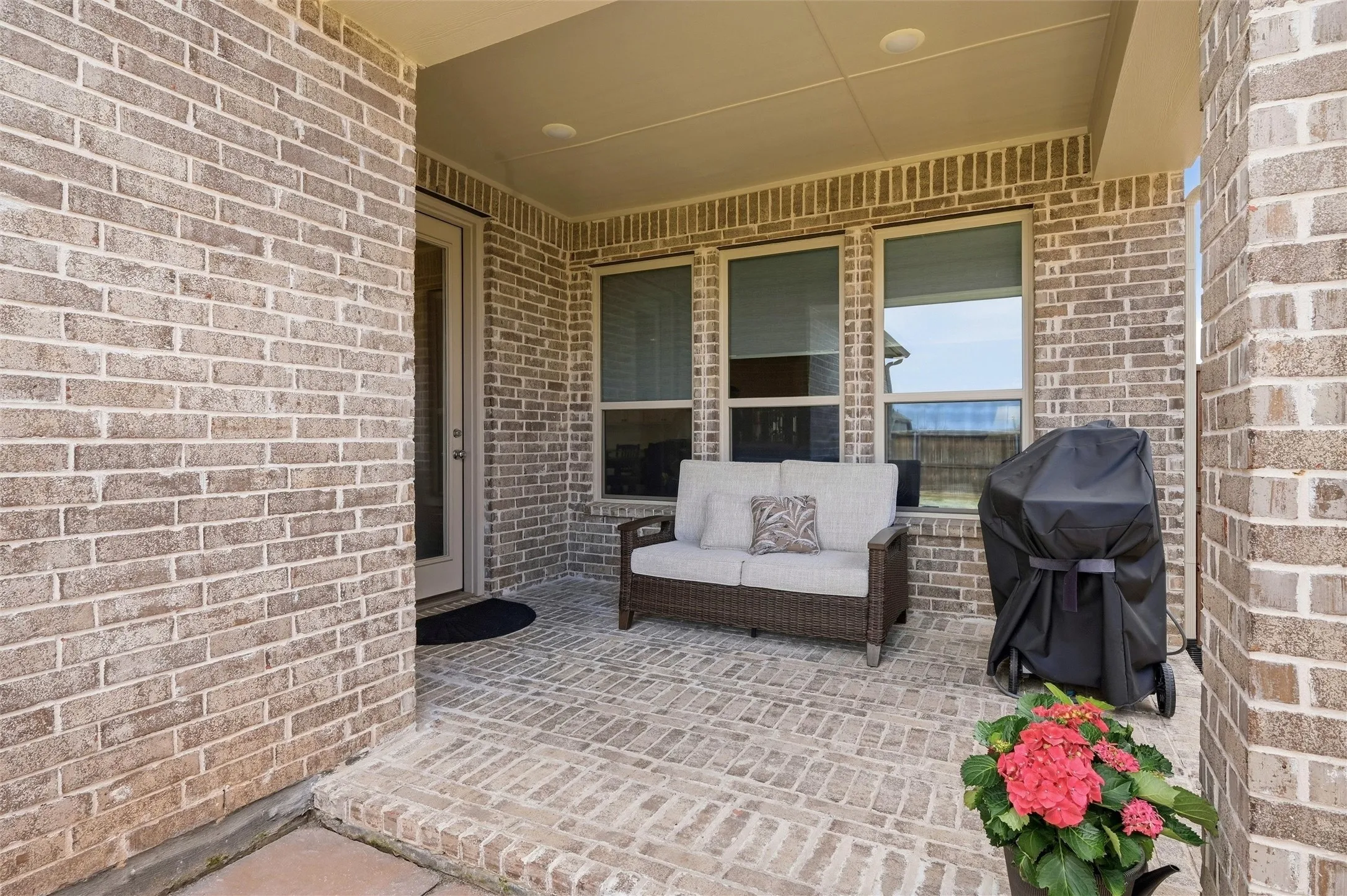 Covered Patio wtih natural gas line