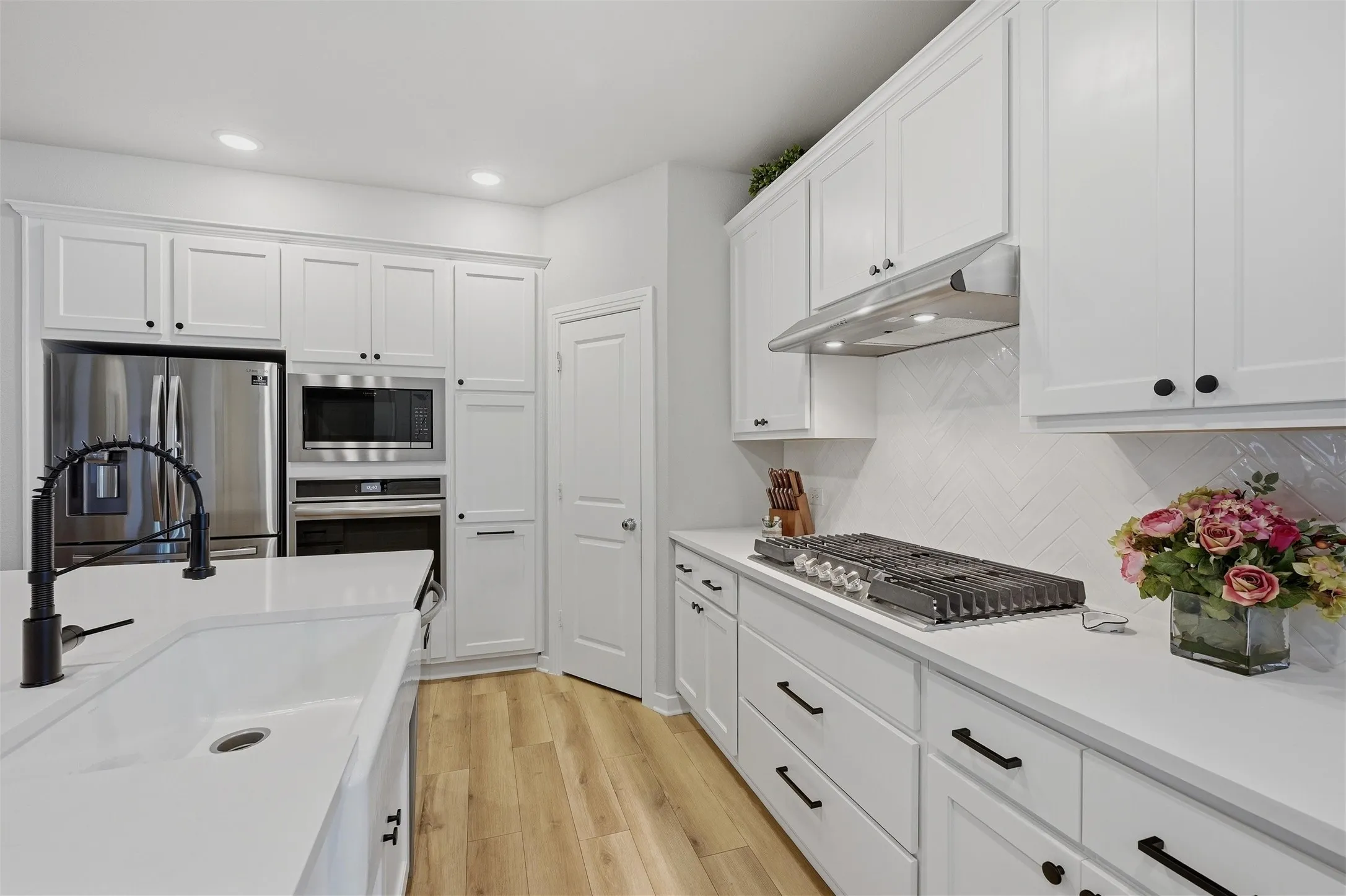 Gas Cooktop, Farm Sink, walk in pantry