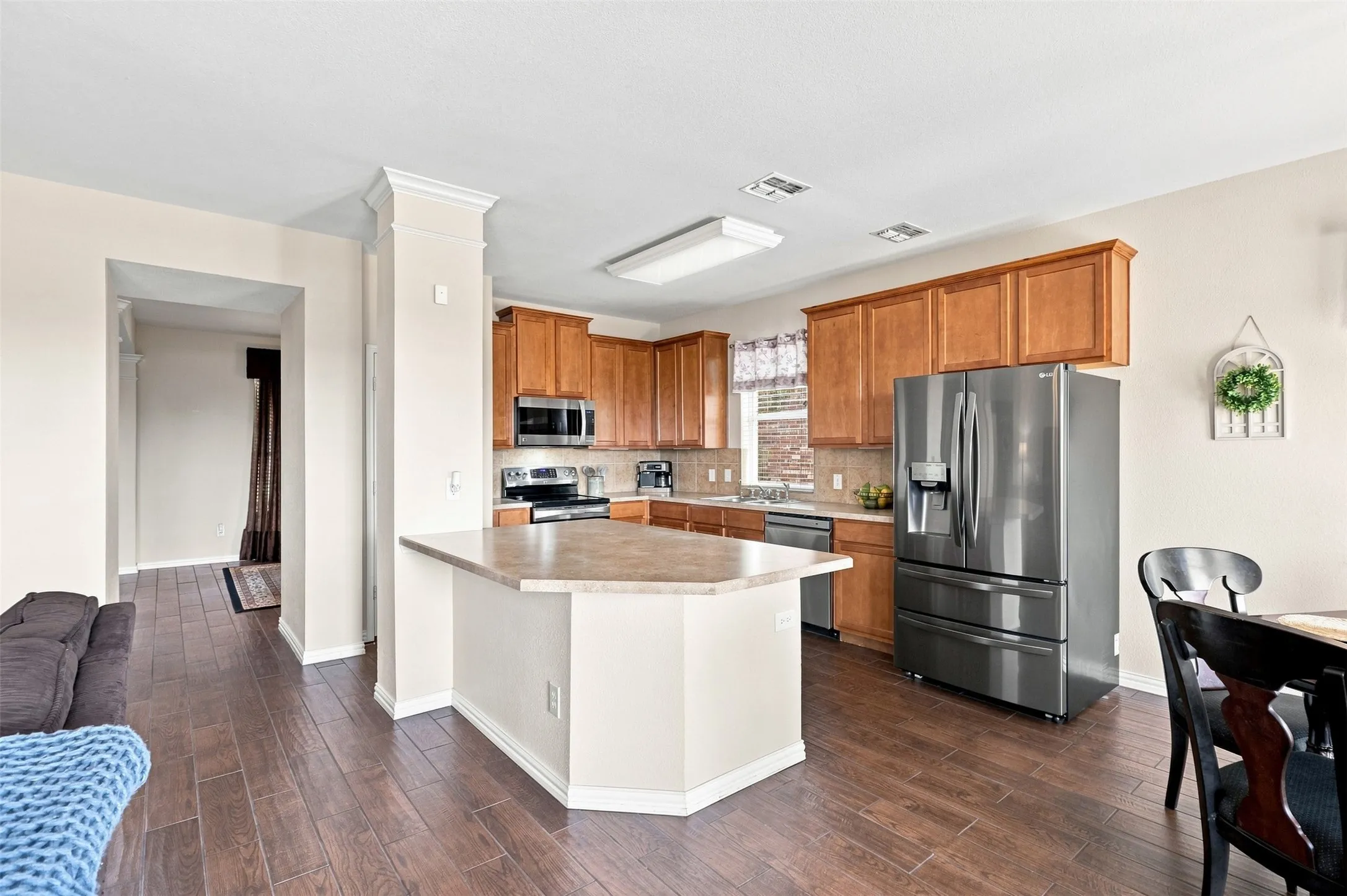 Single Family Residence For Sale in Kaufman County , 1105 Kimbro Drive, Forney, Texas 75126, 4 Bedroom, 3 Bathroom, 2 Garage spaces, 2,547 Sqft, built in 2005, mls#21381624, Real Estate Agent in Forney, Homes For Sale in Kaufman county, Homes For Sale in Forney, Realtor in Forney Texas, Real Estate Brokerage Independent Realty Texas, Luminita Cordes Realtor