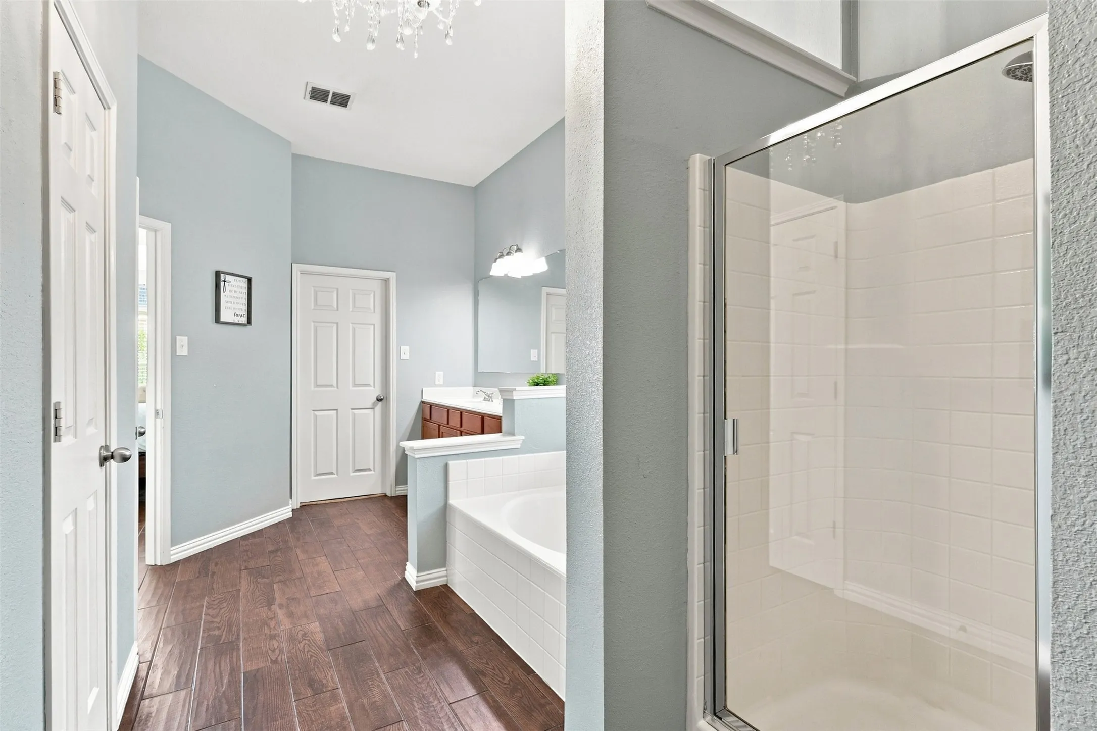 Single Family Residence For Sale in Kaufman County , 1105 Kimbro Drive, Forney, Texas 75126, 4 Bedroom, 3 Bathroom, 2 Garage spaces, 2,547 Sqft, built in 2005, mls#21381624, Real Estate Agent in Forney, Homes For Sale in Kaufman county, Homes For Sale in Forney, Realtor in Forney Texas, Real Estate Brokerage Independent Realty Texas, Luminita Cordes Realtor