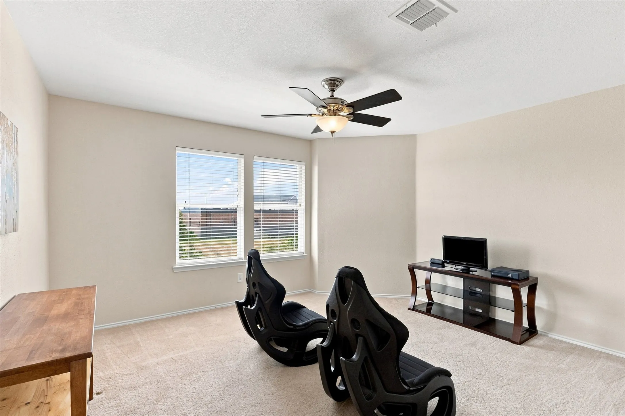 Single Family Residence For Sale in Kaufman County , 1105 Kimbro Drive, Forney, Texas 75126, 4 Bedroom, 3 Bathroom, 2 Garage spaces, 2,547 Sqft, built in 2005, mls#21381624, Real Estate Agent in Forney, Homes For Sale in Kaufman county, Homes For Sale in Forney, Realtor in Forney Texas, Real Estate Brokerage Independent Realty Texas, Luminita Cordes Realtor