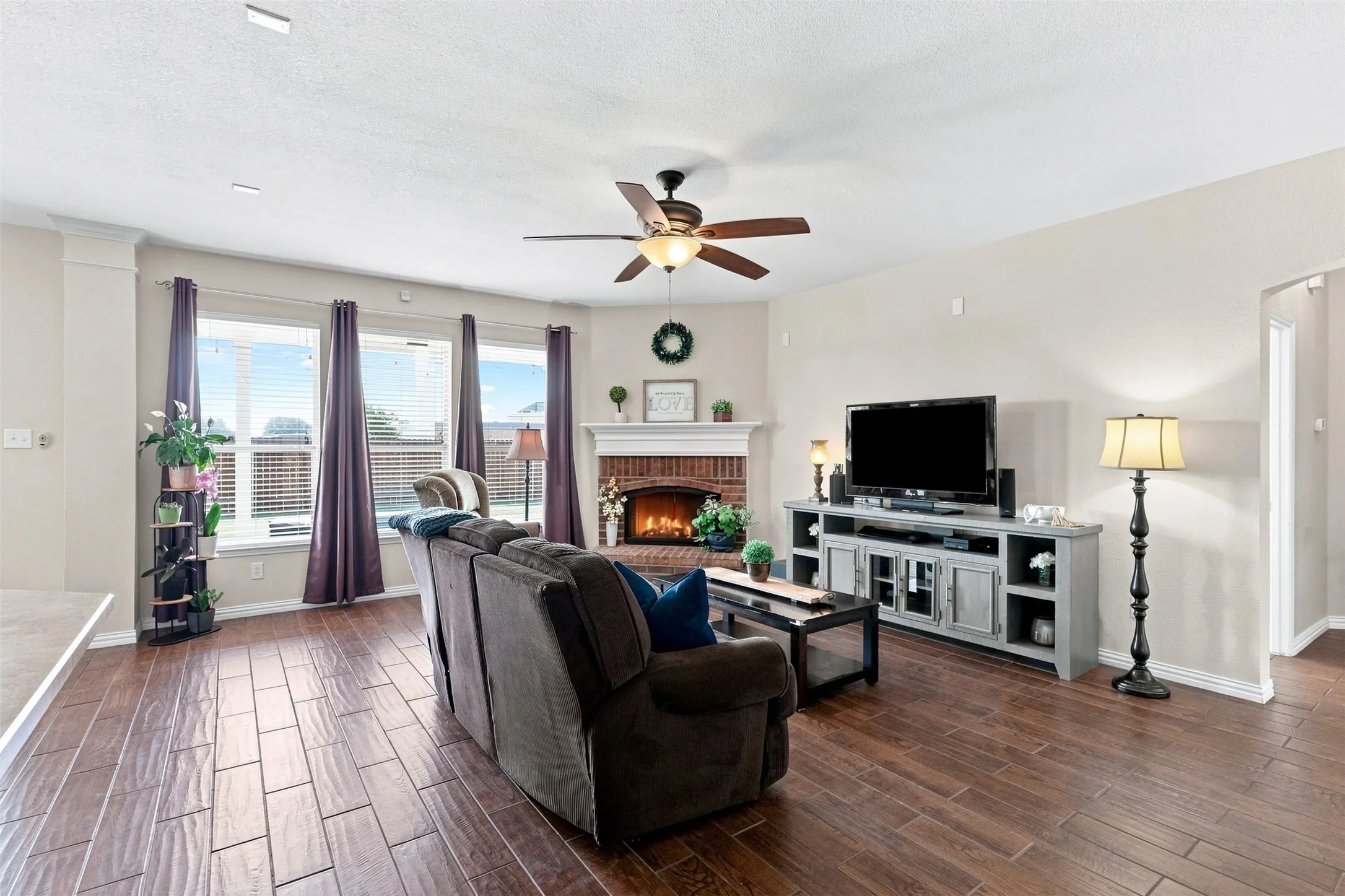 Single Family Residence For Sale in Kaufman County , 1105 Kimbro Drive, Forney, Texas 75126, 4 Bedroom, 3 Bathroom, 2 Garage spaces, 2,547 Sqft, built in 2005, mls#21381624, Real Estate Agent in Forney, Homes For Sale in Kaufman county, Homes For Sale in Forney, Realtor in Forney Texas, Real Estate Brokerage Independent Realty Texas, Luminita Cordes Realtor