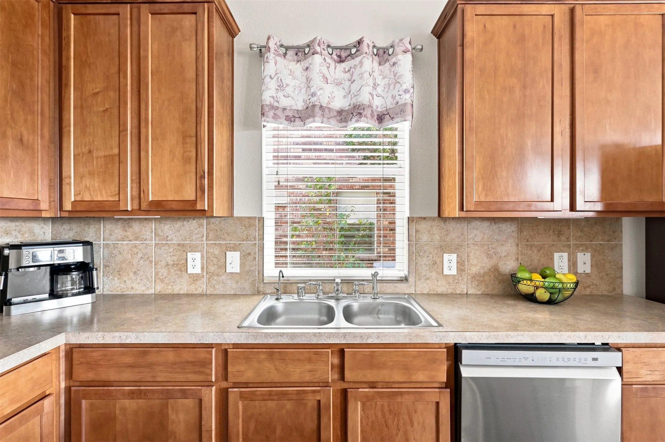 Single Family Residence For Sale in Kaufman County , 1105 Kimbro Drive, Forney, Texas 75126, 4 Bedroom, 3 Bathroom, 2 Garage spaces, 2,547 Sqft, built in 2005, mls#21381624, Real Estate Agent in Forney, Homes For Sale in Kaufman county, Homes For Sale in Forney, Realtor in Forney Texas, Real Estate Brokerage Independent Realty Texas, Luminita Cordes Realtor