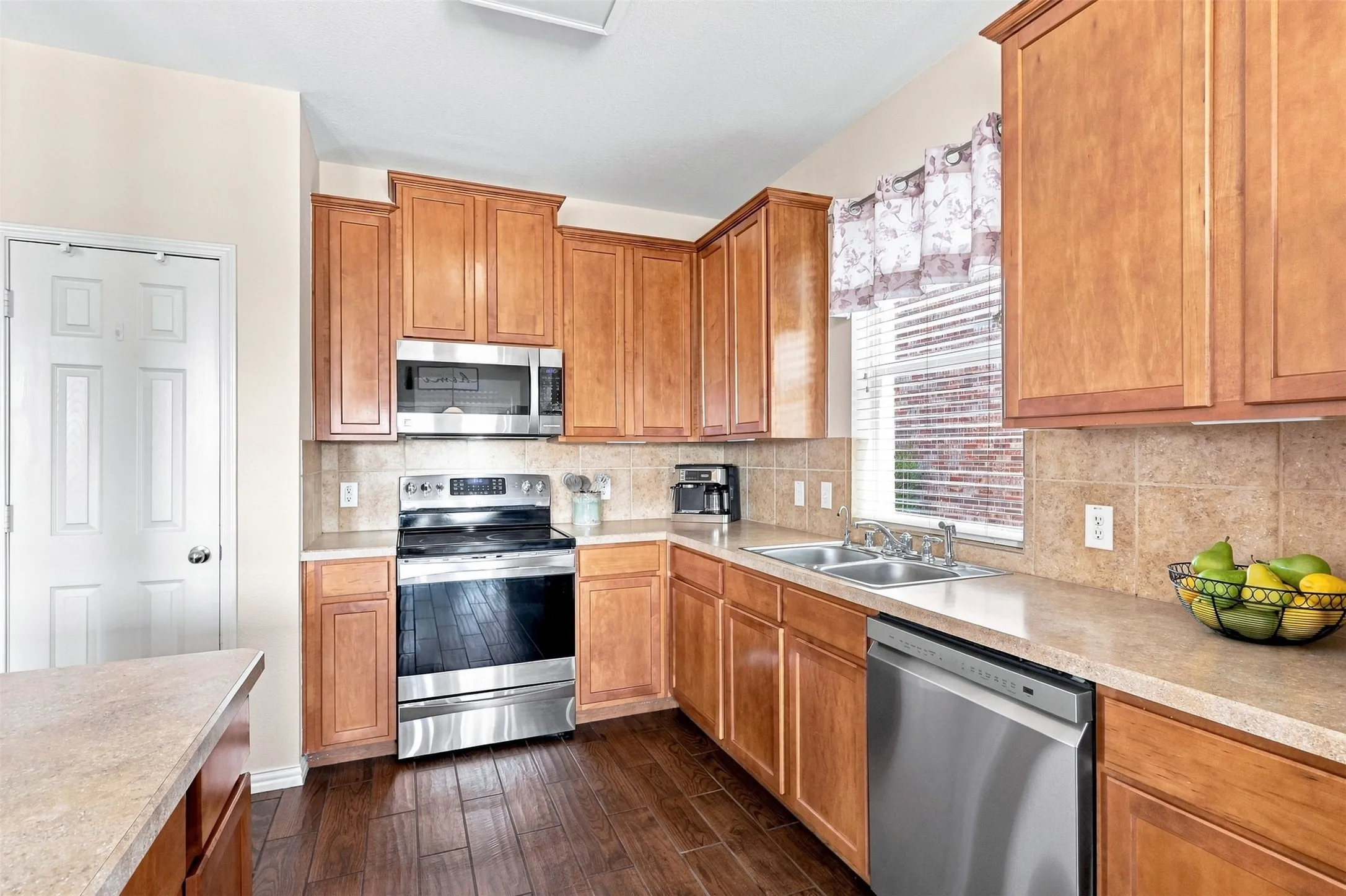 Single Family Residence For Sale in Kaufman County , 1105 Kimbro Drive, Forney, Texas 75126, 4 Bedroom, 3 Bathroom, 2 Garage spaces, 2,547 Sqft, built in 2005, mls#21381624, Real Estate Agent in Forney, Homes For Sale in Kaufman county, Homes For Sale in Forney, Realtor in Forney Texas, Real Estate Brokerage Independent Realty Texas, Luminita Cordes Realtor