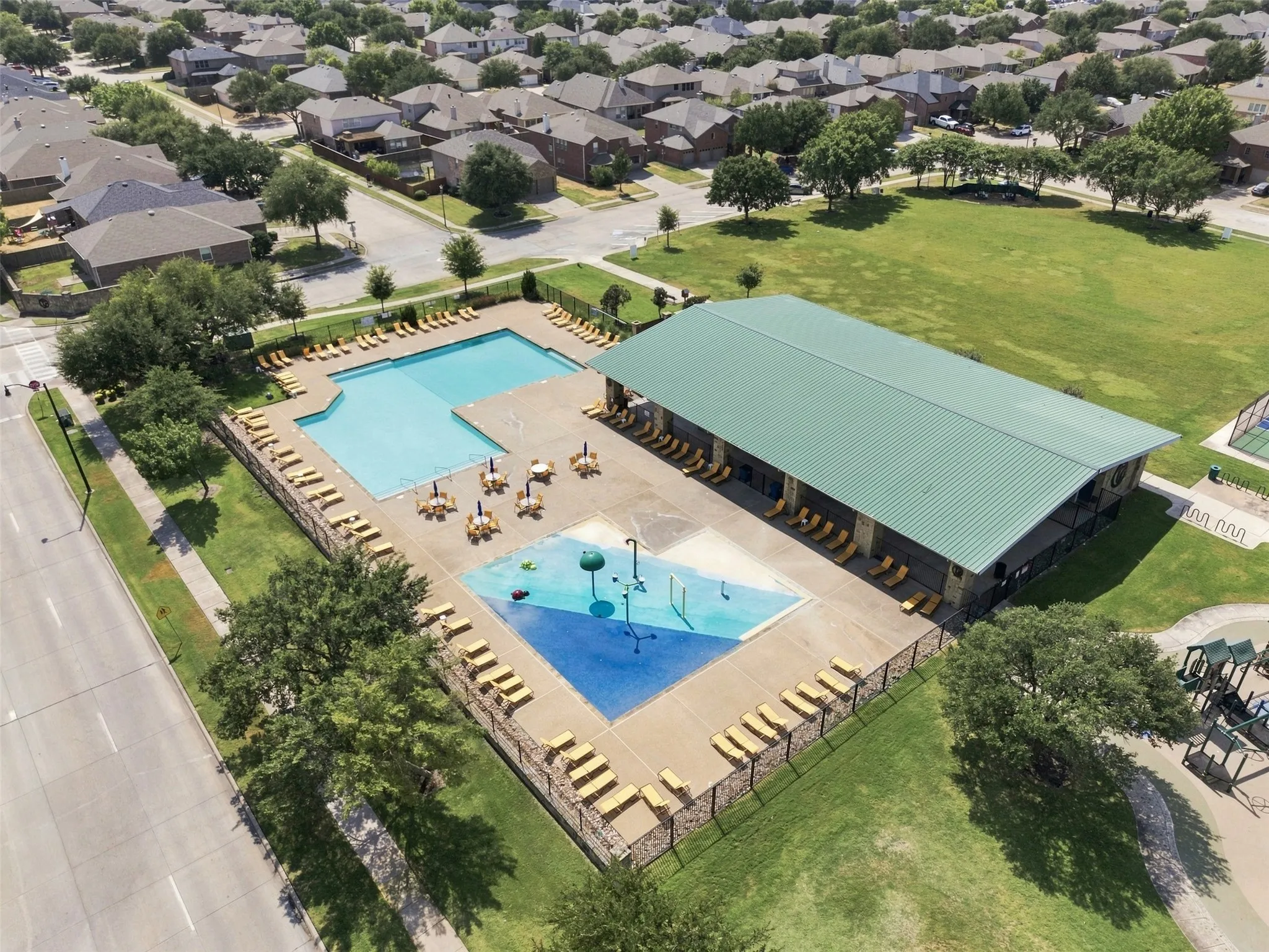 Single Family Residence For Sale in Kaufman County , 1105 Kimbro Drive, Forney, Texas 75126, 4 Bedroom, 3 Bathroom, 2 Garage spaces, 2,547 Sqft, built in 2005, mls#21381624, Real Estate Agent in Forney, Homes For Sale in Kaufman county, Homes For Sale in Forney, Realtor in Forney Texas, Real Estate Brokerage Independent Realty Texas, Luminita Cordes Realtor