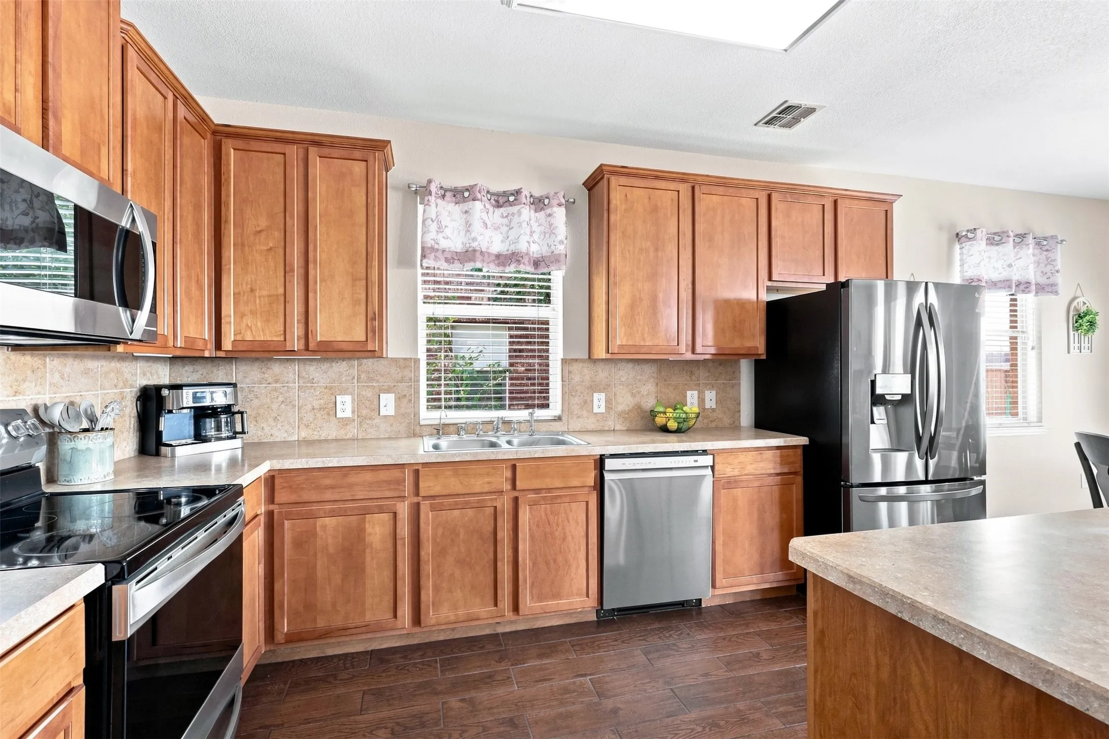 Single Family Residence For Sale in Kaufman County , 1105 Kimbro Drive, Forney, Texas 75126, 4 Bedroom, 3 Bathroom, 2 Garage spaces, 2,547 Sqft, built in 2005, mls#21381624, Real Estate Agent in Forney, Homes For Sale in Kaufman county, Homes For Sale in Forney, Realtor in Forney Texas, Real Estate Brokerage Independent Realty Texas, Luminita Cordes Realtor