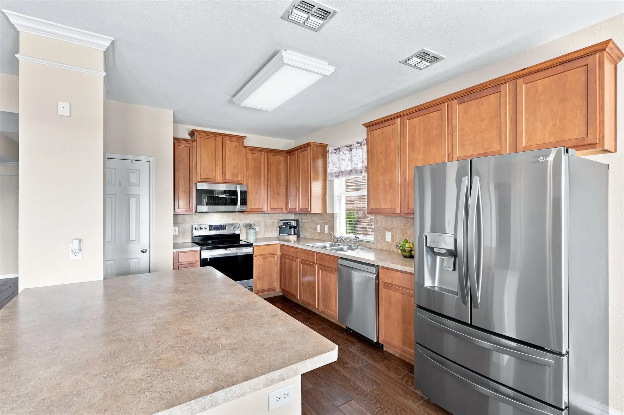 Single Family Residence For Sale in Kaufman County , 1105 Kimbro Drive, Forney, Texas 75126, 4 Bedroom, 3 Bathroom, 2 Garage spaces, 2,547 Sqft, built in 2005, mls#21381624, Real Estate Agent in Forney, Homes For Sale in Kaufman county, Homes For Sale in Forney, Realtor in Forney Texas, Real Estate Brokerage Independent Realty Texas, Luminita Cordes Realtor