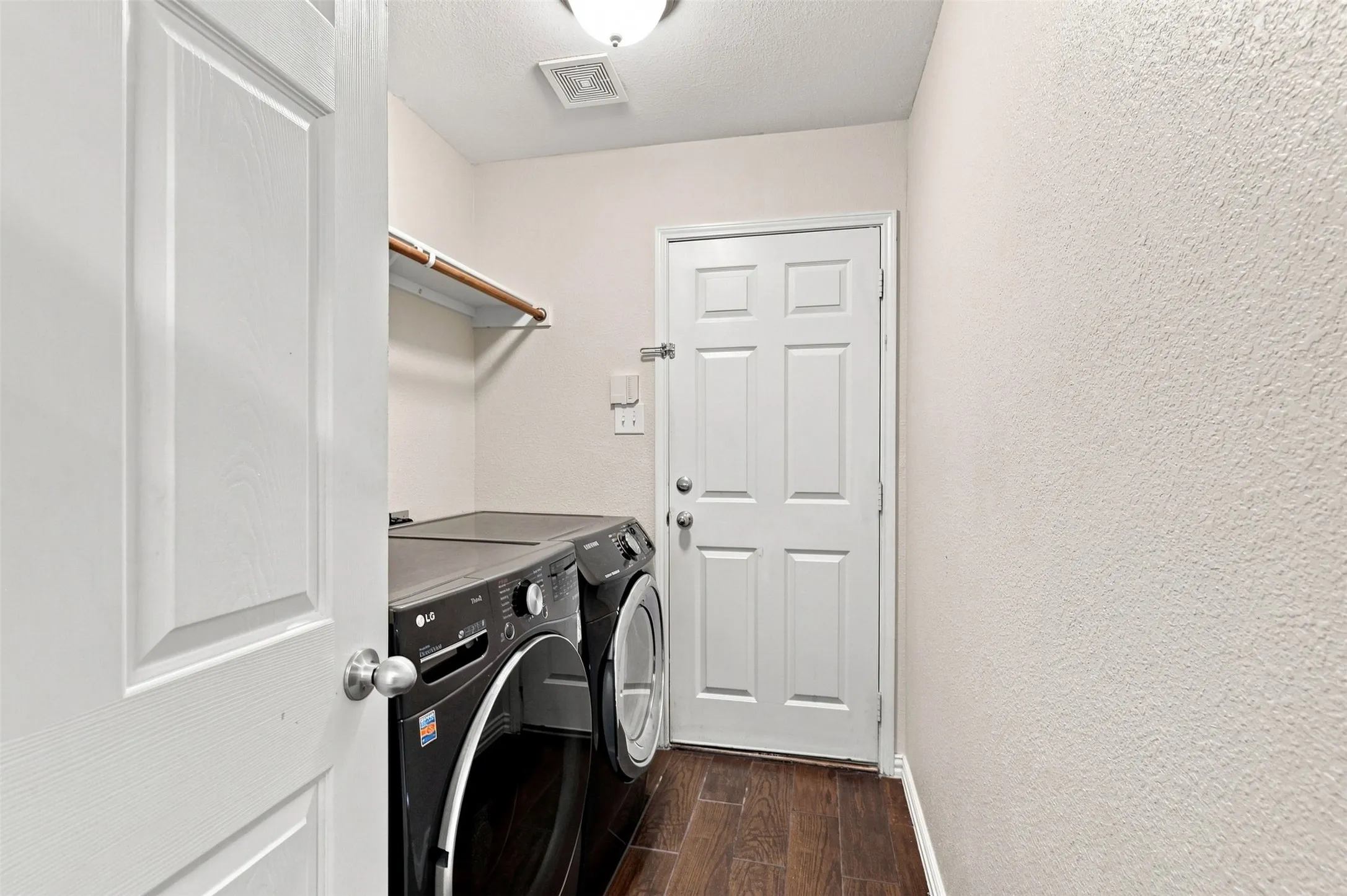 Single Family Residence For Sale in Kaufman County , 1105 Kimbro Drive, Forney, Texas 75126, 4 Bedroom, 3 Bathroom, 2 Garage spaces, 2,547 Sqft, built in 2005, mls#21381624, Real Estate Agent in Forney, Homes For Sale in Kaufman county, Homes For Sale in Forney, Realtor in Forney Texas, Real Estate Brokerage Independent Realty Texas, Luminita Cordes Realtor