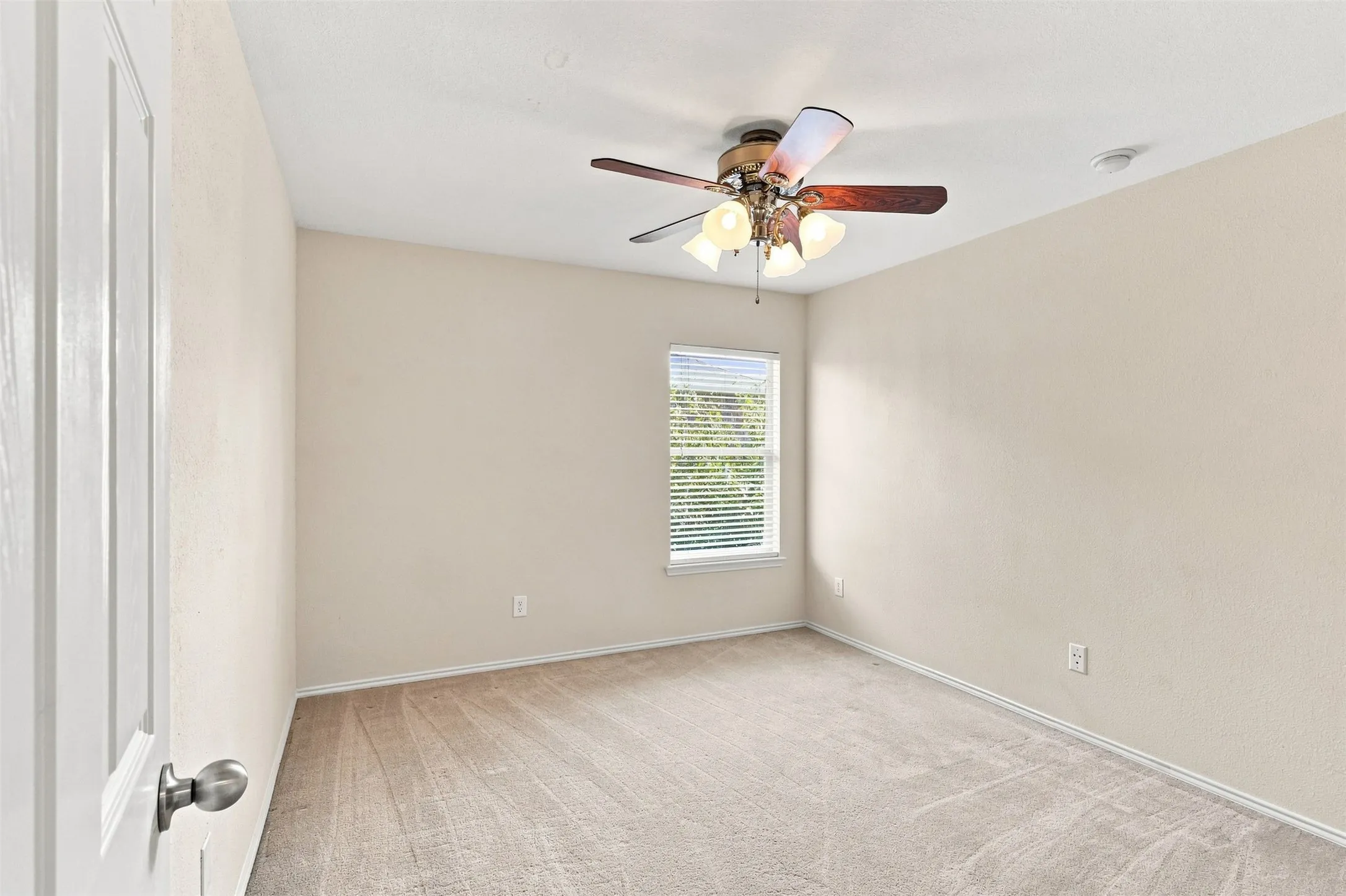 Single Family Residence For Sale in Kaufman County , 1105 Kimbro Drive, Forney, Texas 75126, 4 Bedroom, 3 Bathroom, 2 Garage spaces, 2,547 Sqft, built in 2005, mls#21381624, Real Estate Agent in Forney, Homes For Sale in Kaufman county, Homes For Sale in Forney, Realtor in Forney Texas, Real Estate Brokerage Independent Realty Texas, Luminita Cordes Realtor
