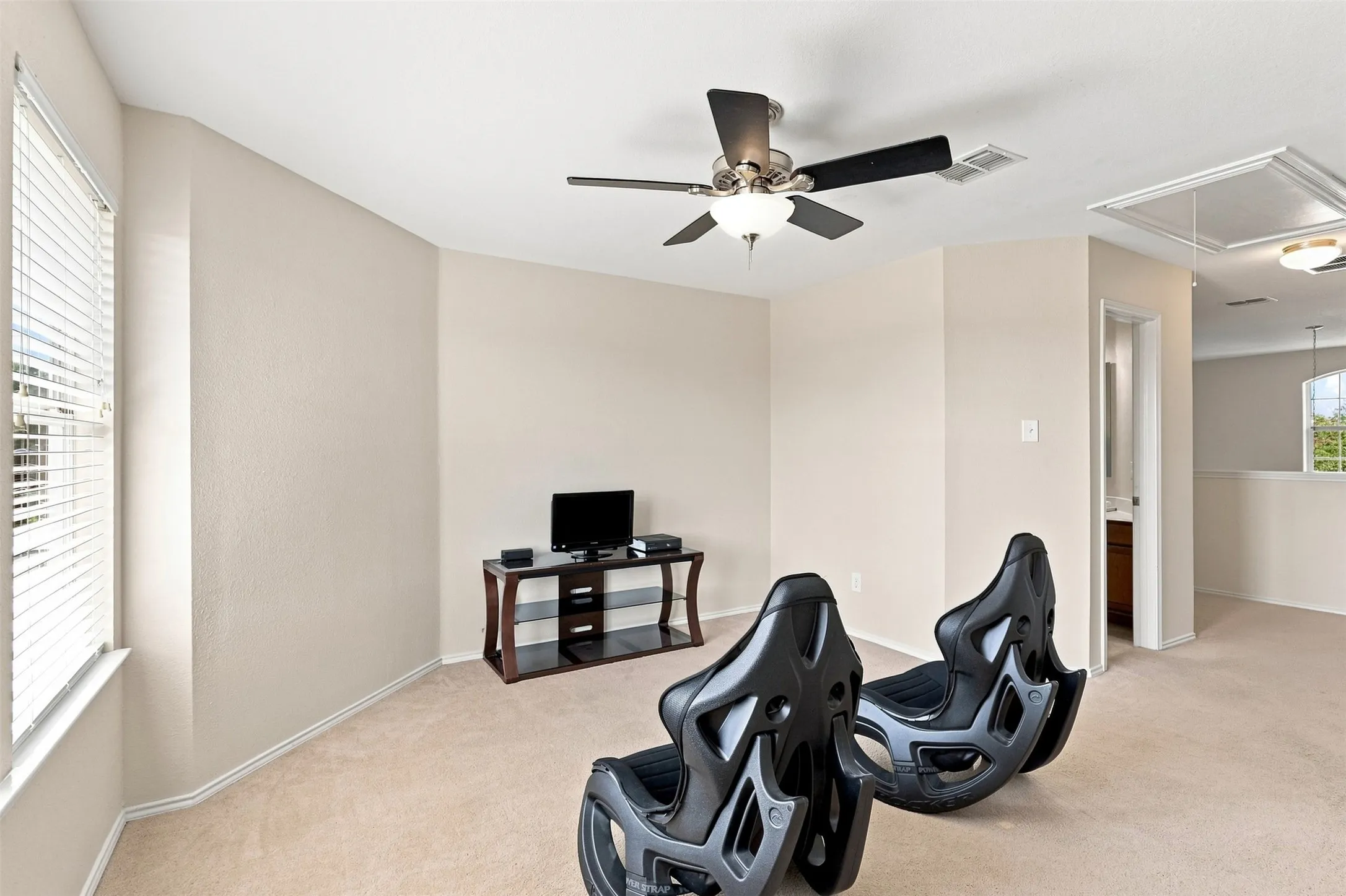 Single Family Residence For Sale in Kaufman County , 1105 Kimbro Drive, Forney, Texas 75126, 4 Bedroom, 3 Bathroom, 2 Garage spaces, 2,547 Sqft, built in 2005, mls#21381624, Real Estate Agent in Forney, Homes For Sale in Kaufman county, Homes For Sale in Forney, Realtor in Forney Texas, Real Estate Brokerage Independent Realty Texas, Luminita Cordes Realtor