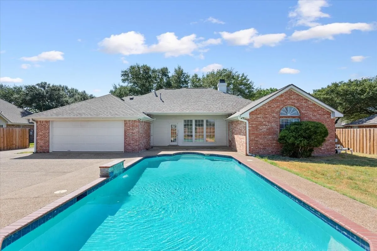 Single Family Residence For Sale in Mc Lennan County , 10005 Polo Park Circle, Waco, Texas 76712, 4 Bedroom, 3 Bathroom, 2 Garage spaces, 2,087 Sqft, built in 1997, mls#21382826, Real Estate Agent in Waco, Homes For Sale in Mc Lennan county, Homes For Sale in Waco, Realtor in Waco Texas, Real Estate Brokerage Independent Realty Texas, Luminita Cordes Realtor