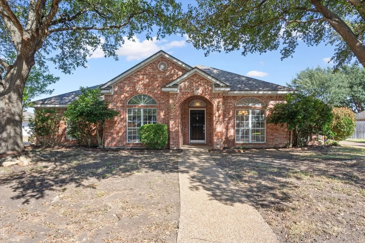 Single Family Residence For Sale in Mc Lennan County , 10005 Polo Park Circle, Waco, Texas 76712, 4 Bedroom, 3 Bathroom, 2 Garage spaces, 2,087 Sqft, built in 1997, mls#21382826, Real Estate Agent in Waco, Homes For Sale in Mc Lennan county, Homes For Sale in Waco, Realtor in Waco Texas, Real Estate Brokerage Independent Realty Texas, Luminita Cordes Realtor