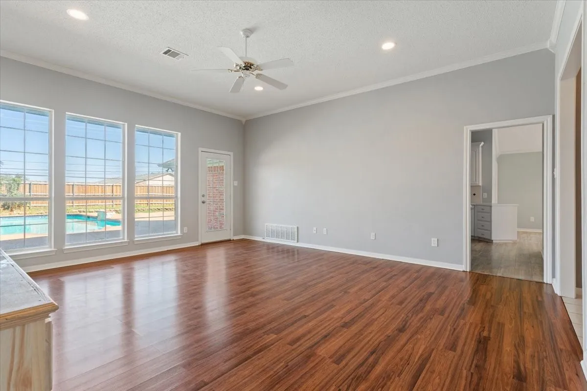 Single Family Residence For Sale in Mc Lennan County , 10005 Polo Park Circle, Waco, Texas 76712, 4 Bedroom, 3 Bathroom, 2 Garage spaces, 2,087 Sqft, built in 1997, mls#21382826, Real Estate Agent in Waco, Homes For Sale in Mc Lennan county, Homes For Sale in Waco, Realtor in Waco Texas, Real Estate Brokerage Independent Realty Texas, Luminita Cordes Realtor