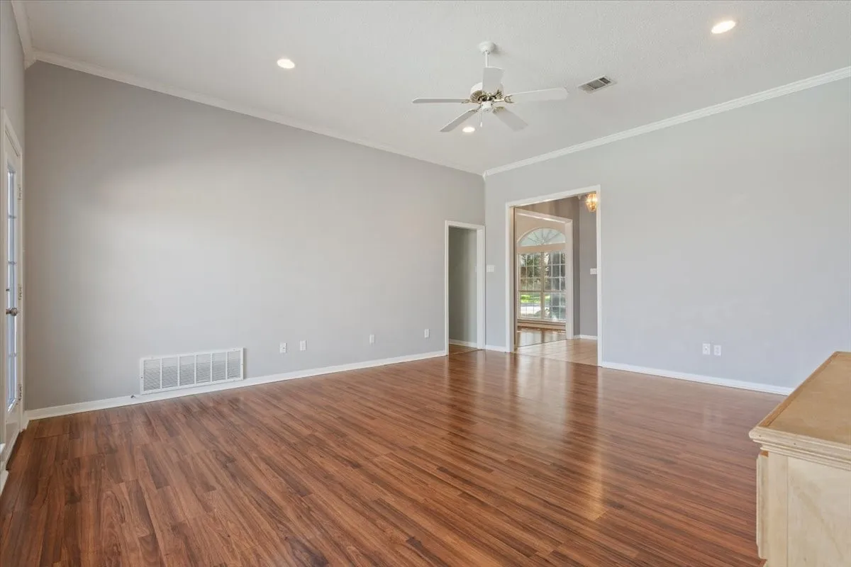 Single Family Residence For Sale in Mc Lennan County , 10005 Polo Park Circle, Waco, Texas 76712, 4 Bedroom, 3 Bathroom, 2 Garage spaces, 2,087 Sqft, built in 1997, mls#21382826, Real Estate Agent in Waco, Homes For Sale in Mc Lennan county, Homes For Sale in Waco, Realtor in Waco Texas, Real Estate Brokerage Independent Realty Texas, Luminita Cordes Realtor