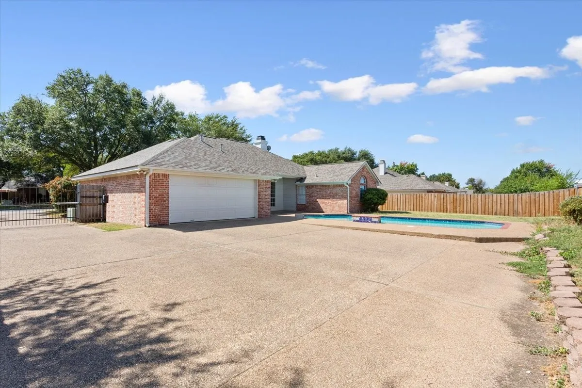 Single Family Residence For Sale in Mc Lennan County , 10005 Polo Park Circle, Waco, Texas 76712, 4 Bedroom, 3 Bathroom, 2 Garage spaces, 2,087 Sqft, built in 1997, mls#21382826, Real Estate Agent in Waco, Homes For Sale in Mc Lennan county, Homes For Sale in Waco, Realtor in Waco Texas, Real Estate Brokerage Independent Realty Texas, Luminita Cordes Realtor
