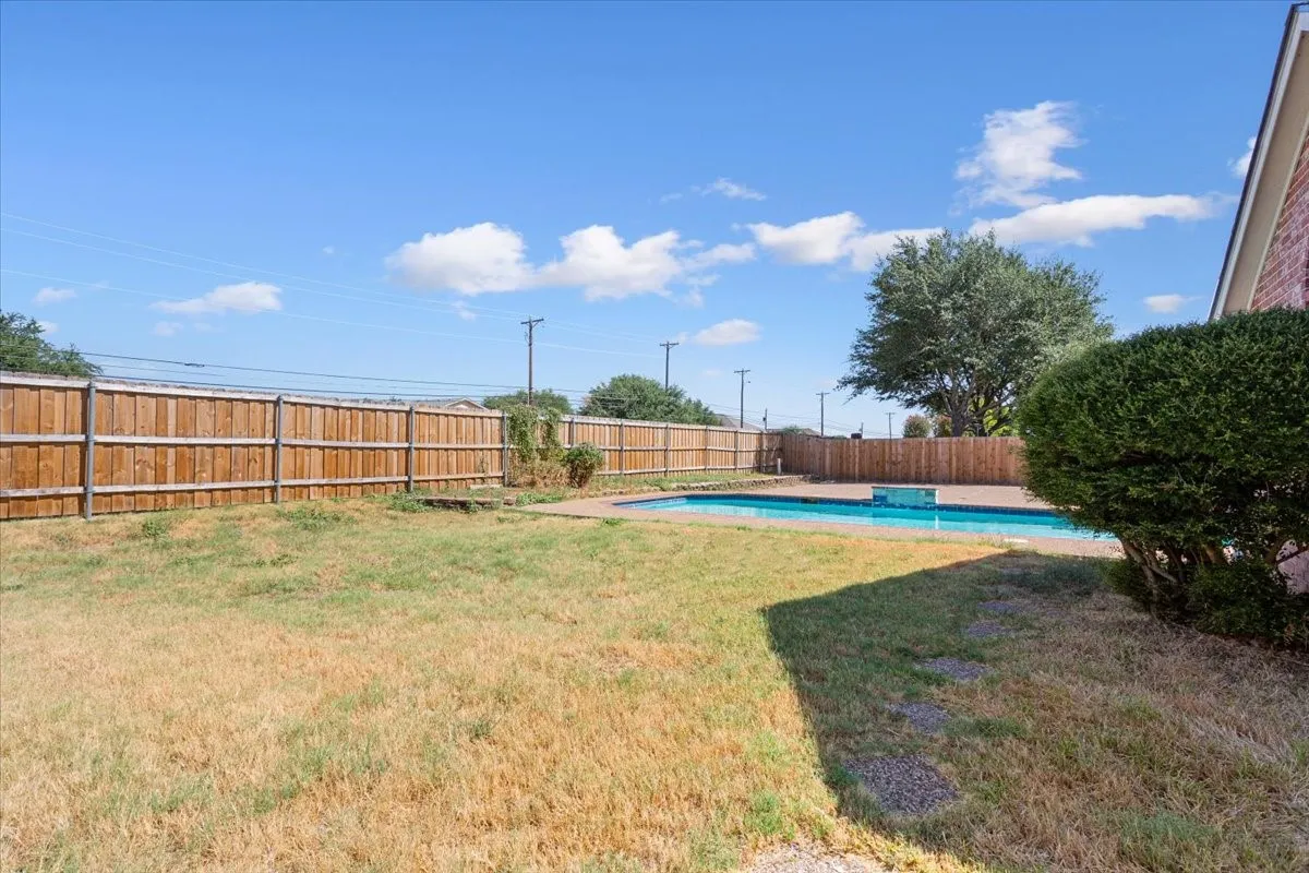 Single Family Residence For Sale in Mc Lennan County , 10005 Polo Park Circle, Waco, Texas 76712, 4 Bedroom, 3 Bathroom, 2 Garage spaces, 2,087 Sqft, built in 1997, mls#21382826, Real Estate Agent in Waco, Homes For Sale in Mc Lennan county, Homes For Sale in Waco, Realtor in Waco Texas, Real Estate Brokerage Independent Realty Texas, Luminita Cordes Realtor