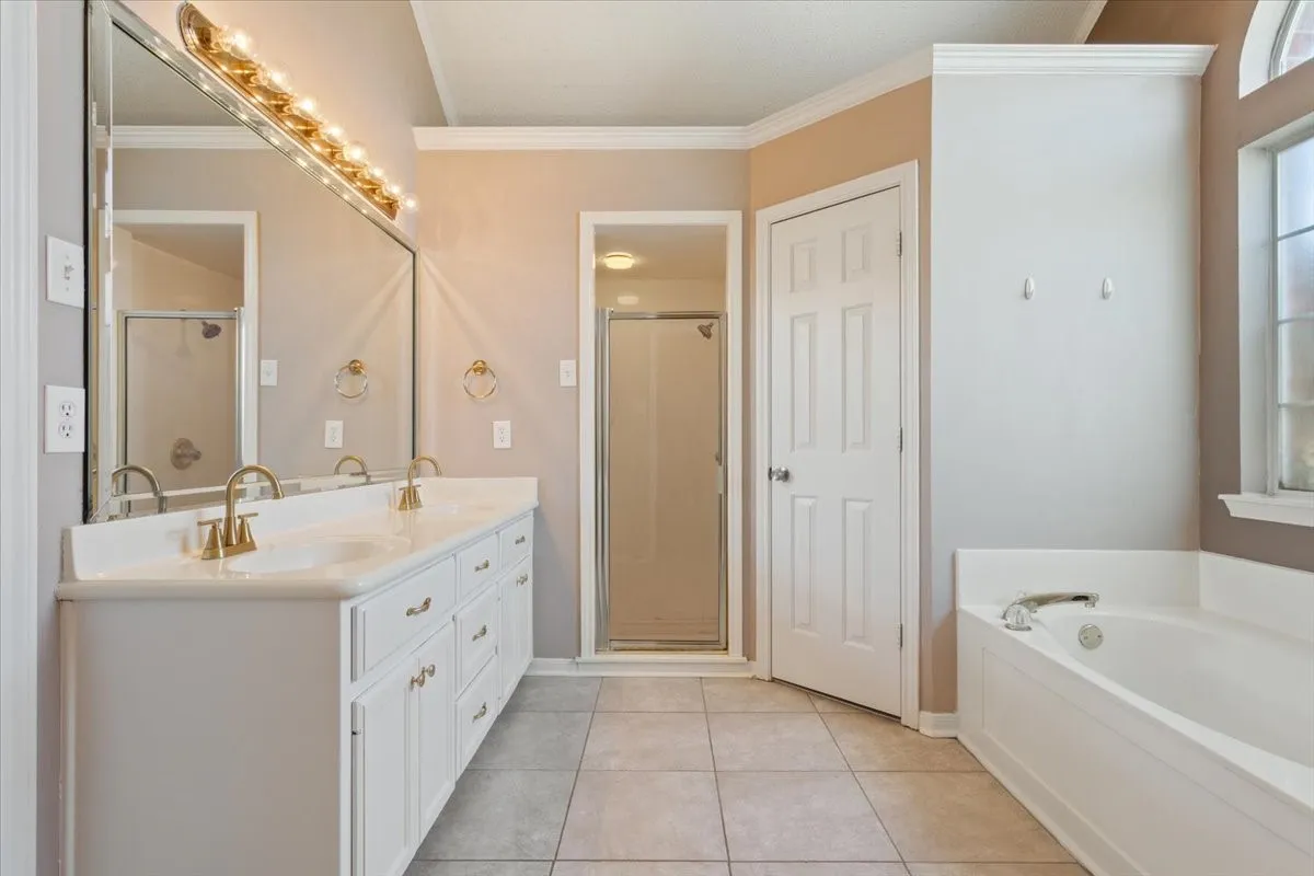 Single Family Residence For Sale in Mc Lennan County , 10005 Polo Park Circle, Waco, Texas 76712, 4 Bedroom, 3 Bathroom, 2 Garage spaces, 2,087 Sqft, built in 1997, mls#21382826, Real Estate Agent in Waco, Homes For Sale in Mc Lennan county, Homes For Sale in Waco, Realtor in Waco Texas, Real Estate Brokerage Independent Realty Texas, Luminita Cordes Realtor