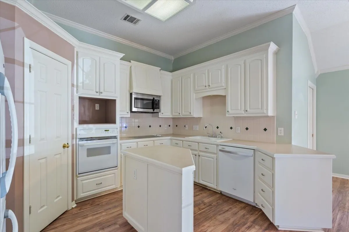 Single Family Residence For Sale in Mc Lennan County , 10005 Polo Park Circle, Waco, Texas 76712, 4 Bedroom, 3 Bathroom, 2 Garage spaces, 2,087 Sqft, built in 1997, mls#21382826, Real Estate Agent in Waco, Homes For Sale in Mc Lennan county, Homes For Sale in Waco, Realtor in Waco Texas, Real Estate Brokerage Independent Realty Texas, Luminita Cordes Realtor