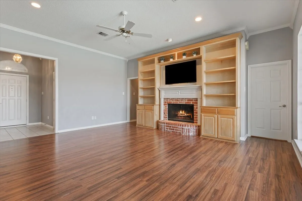 Single Family Residence For Sale in Mc Lennan County , 10005 Polo Park Circle, Waco, Texas 76712, 4 Bedroom, 3 Bathroom, 2 Garage spaces, 2,087 Sqft, built in 1997, mls#21382826, Real Estate Agent in Waco, Homes For Sale in Mc Lennan county, Homes For Sale in Waco, Realtor in Waco Texas, Real Estate Brokerage Independent Realty Texas, Luminita Cordes Realtor