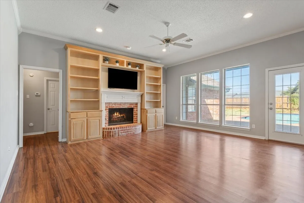 Single Family Residence For Sale in Mc Lennan County , 10005 Polo Park Circle, Waco, Texas 76712, 4 Bedroom, 3 Bathroom, 2 Garage spaces, 2,087 Sqft, built in 1997, mls#21382826, Real Estate Agent in Waco, Homes For Sale in Mc Lennan county, Homes For Sale in Waco, Realtor in Waco Texas, Real Estate Brokerage Independent Realty Texas, Luminita Cordes Realtor