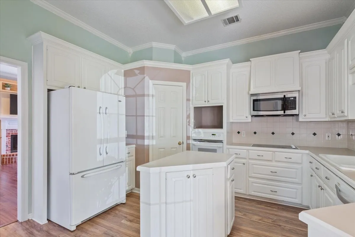 Single Family Residence For Sale in Mc Lennan County , 10005 Polo Park Circle, Waco, Texas 76712, 4 Bedroom, 3 Bathroom, 2 Garage spaces, 2,087 Sqft, built in 1997, mls#21382826, Real Estate Agent in Waco, Homes For Sale in Mc Lennan county, Homes For Sale in Waco, Realtor in Waco Texas, Real Estate Brokerage Independent Realty Texas, Luminita Cordes Realtor