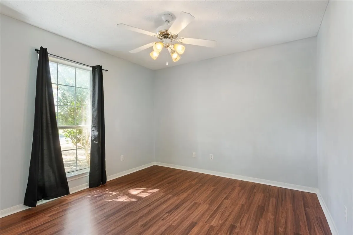 Single Family Residence For Sale in Mc Lennan County , 10005 Polo Park Circle, Waco, Texas 76712, 4 Bedroom, 3 Bathroom, 2 Garage spaces, 2,087 Sqft, built in 1997, mls#21382826, Real Estate Agent in Waco, Homes For Sale in Mc Lennan county, Homes For Sale in Waco, Realtor in Waco Texas, Real Estate Brokerage Independent Realty Texas, Luminita Cordes Realtor
