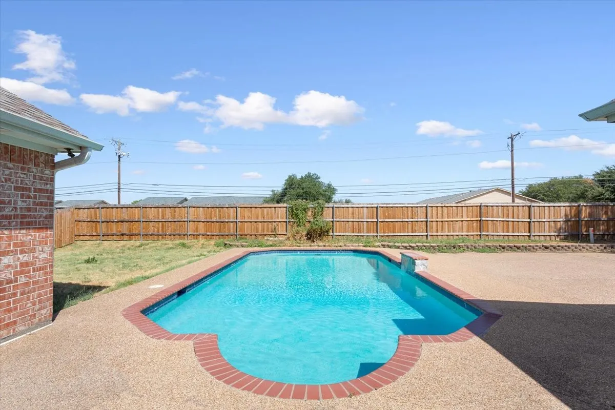 Single Family Residence For Sale in Mc Lennan County , 10005 Polo Park Circle, Waco, Texas 76712, 4 Bedroom, 3 Bathroom, 2 Garage spaces, 2,087 Sqft, built in 1997, mls#21382826, Real Estate Agent in Waco, Homes For Sale in Mc Lennan county, Homes For Sale in Waco, Realtor in Waco Texas, Real Estate Brokerage Independent Realty Texas, Luminita Cordes Realtor
