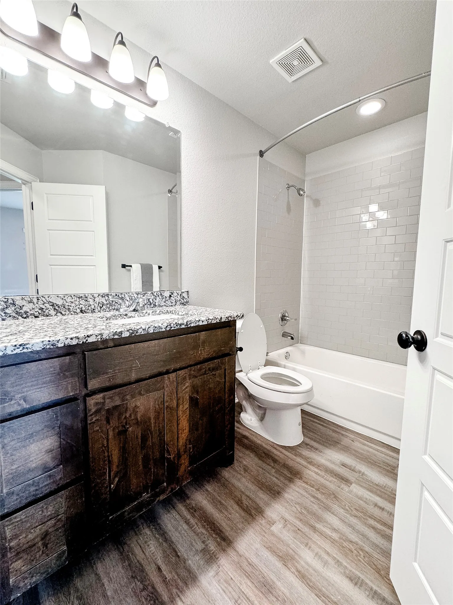 Townhouse For Rent in Parker County , 123 Bennett Hills Drive 3, Weatherford, Texas 76088, 3 Bedroom, 3 Bathroom, 1 Garage spaces, 1,366 Sqft, built in 2017, mls#21382833, Real Estate Agent in Weatherford, Homes For Rent in Parker county, Homes For Rent in Weatherford, Realtor in Weatherford Texas, Real Estate Brokerage Independent Realty Texas, Luminita Cordes Realtor