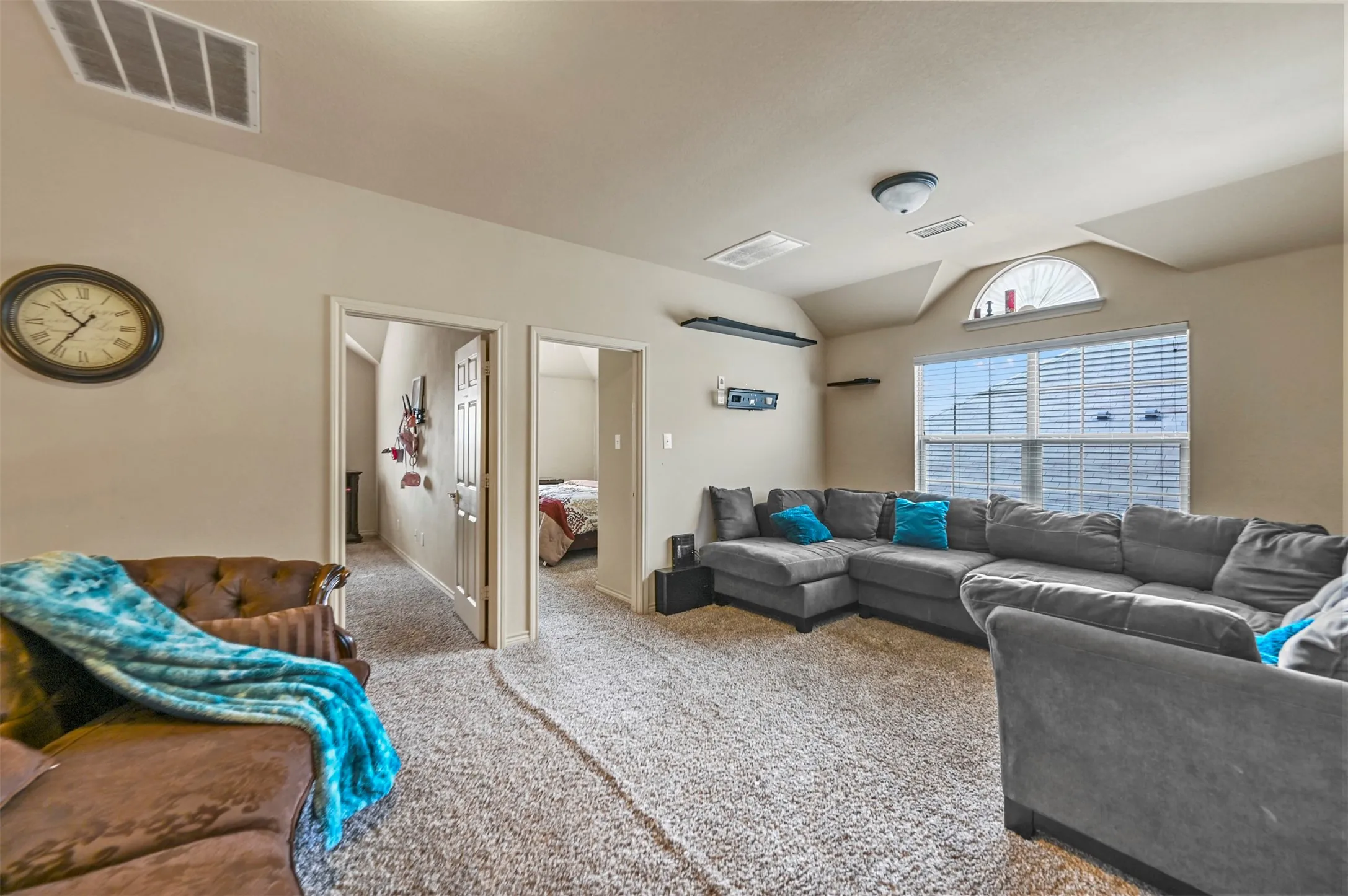 Single Family Residence For Sale in Tarrant County , 5612 Spirit Lake Drive, Fort Worth, Texas 76179, 5 Bedroom, 3 Bathroom, 2 Garage spaces, 2,583 Sqft, built in 2013, mls#21382834, Real Estate Agent in Fort Worth, Homes For Sale in Tarrant county, Homes For Sale in Fort Worth, Realtor in Fort Worth Texas, Real Estate Brokerage Independent Realty Texas, Luminita Cordes Realtor
